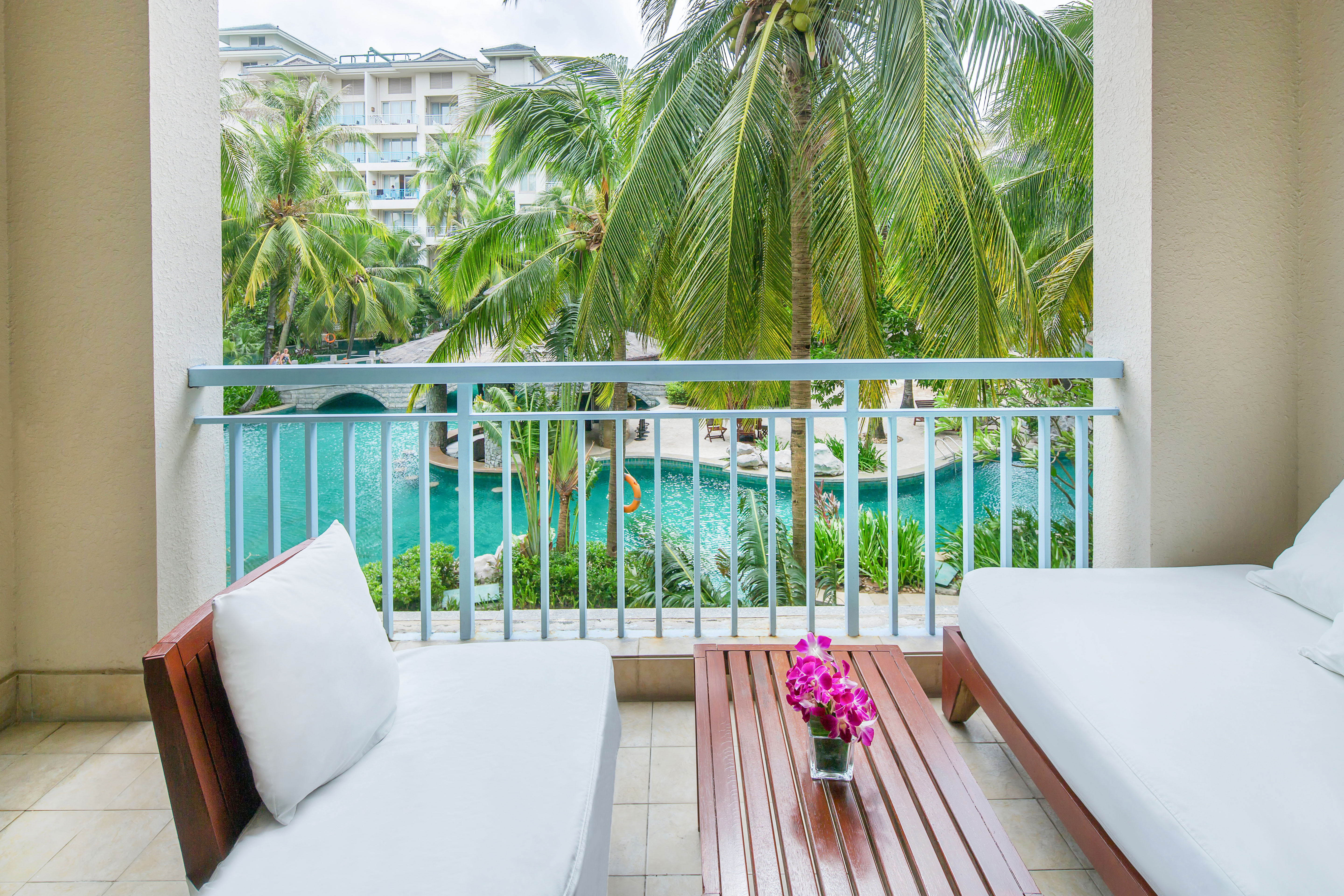 Double Pool View King Bed