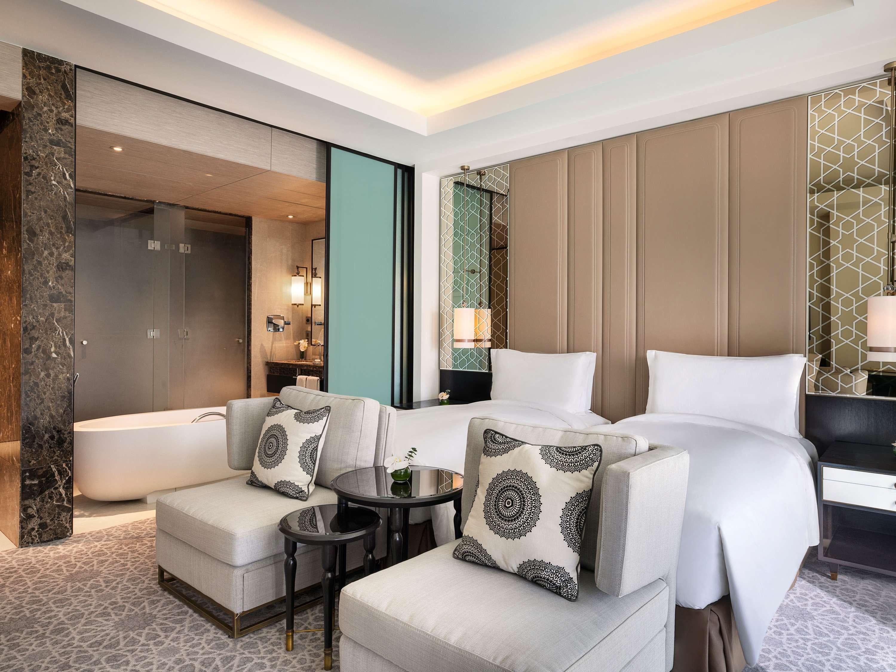 Suite City View King Bed