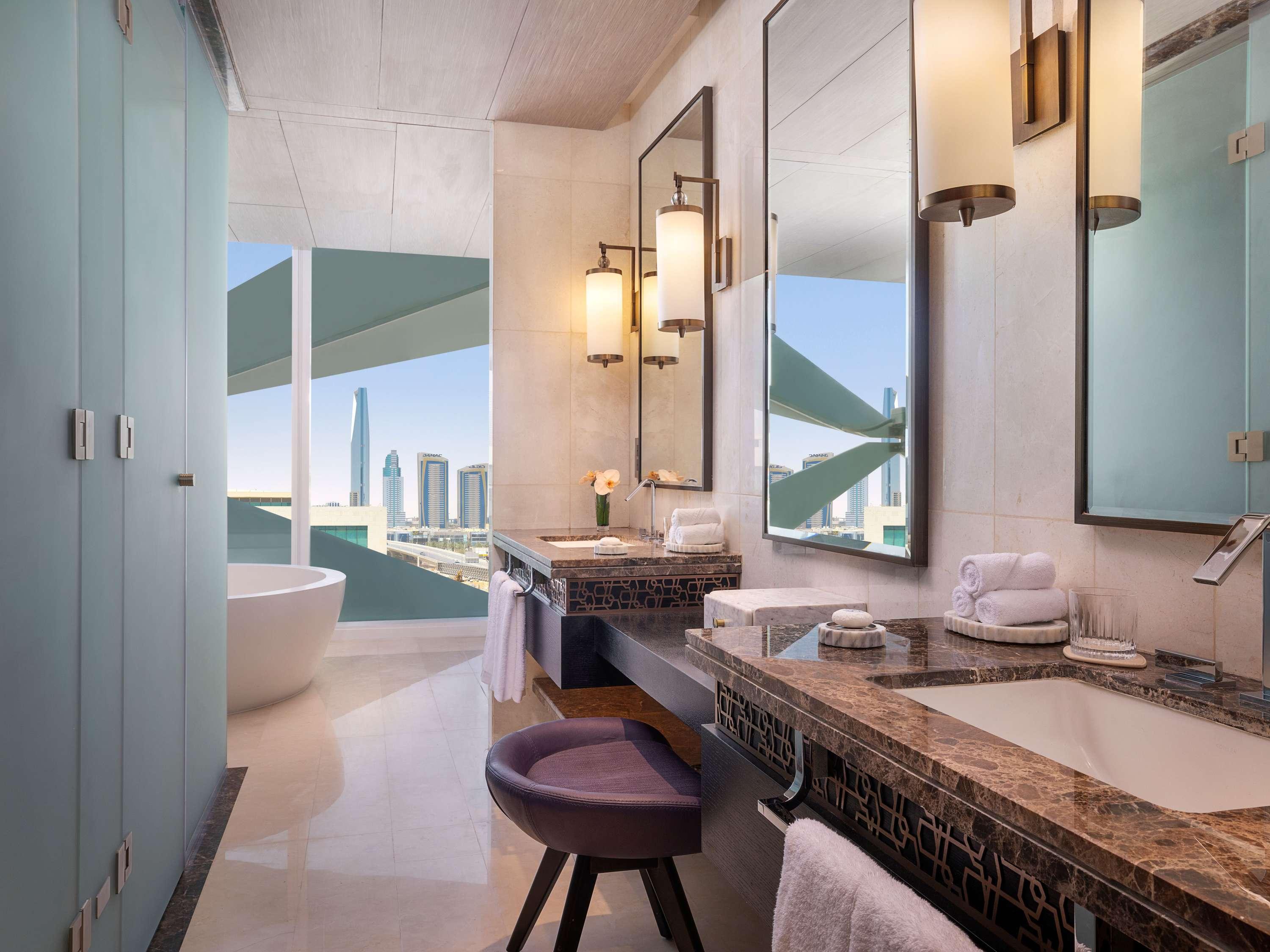 Twin Deluxe with Views