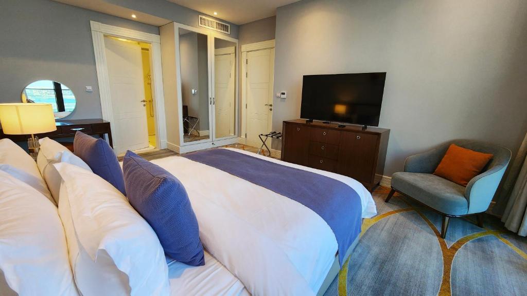 Suite One Bedroom with Air Conditioning