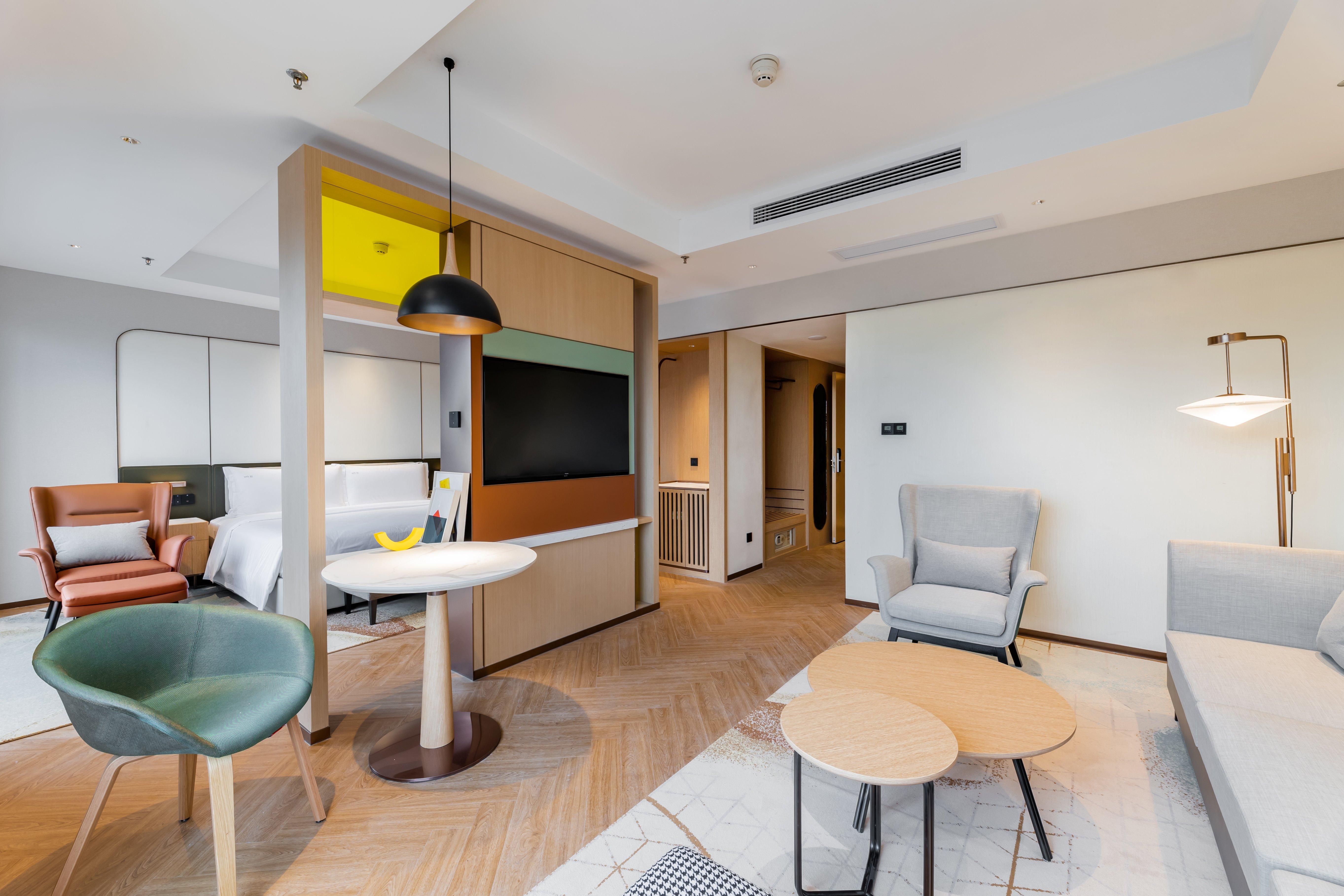 Suite City View King Bed