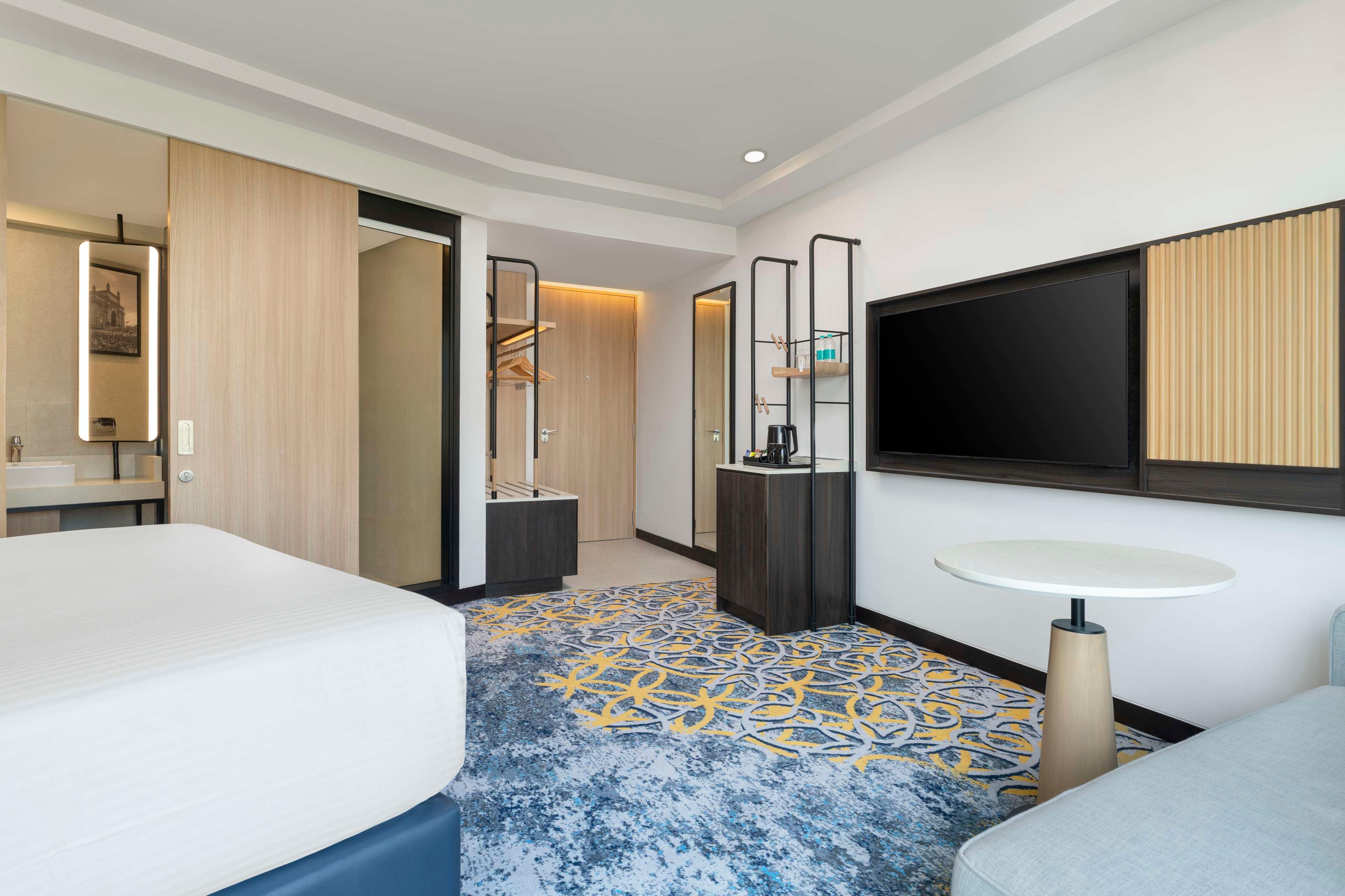 Double Deluxe City View King Bed