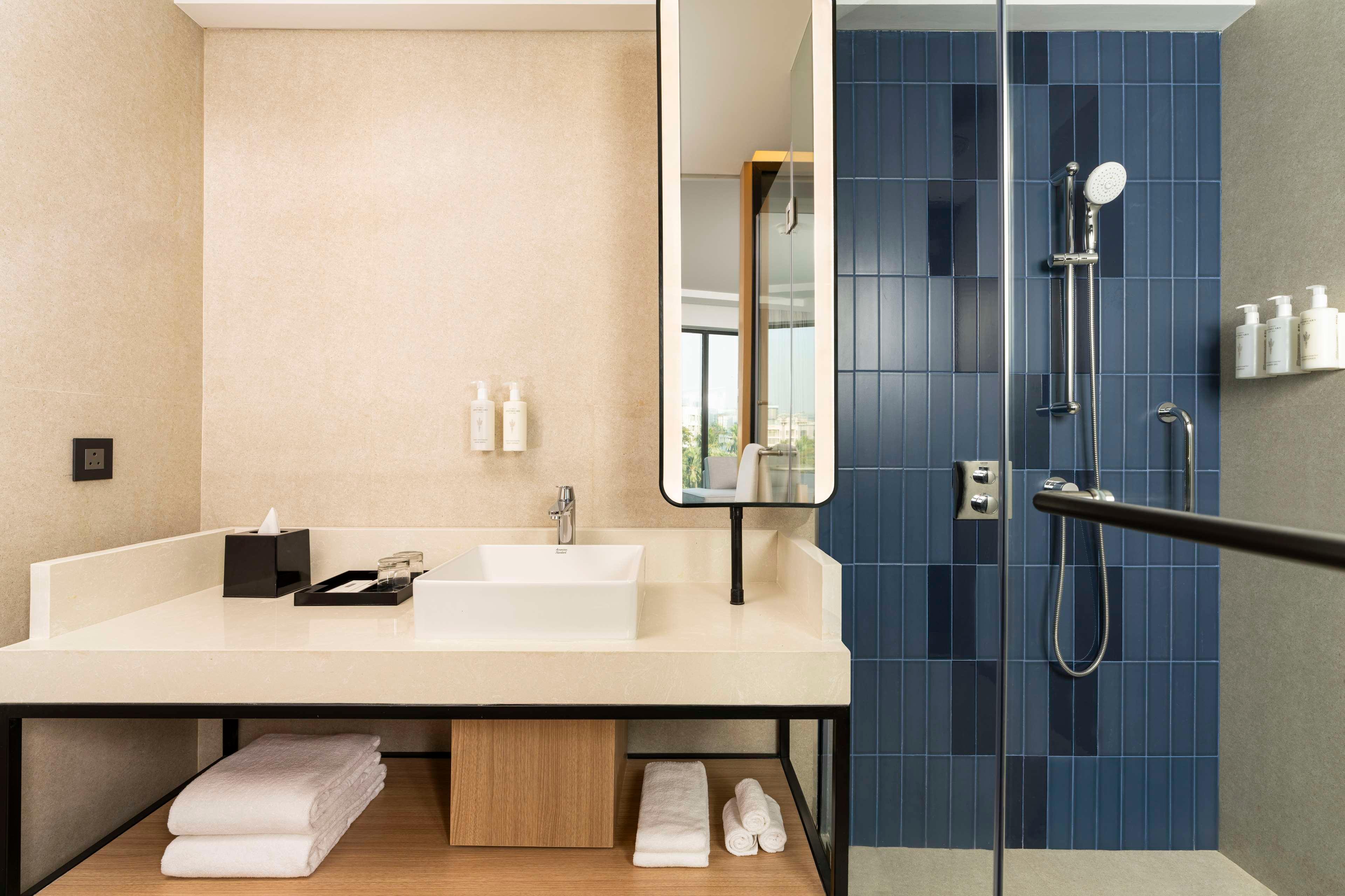 Double Deluxe City View King Bed