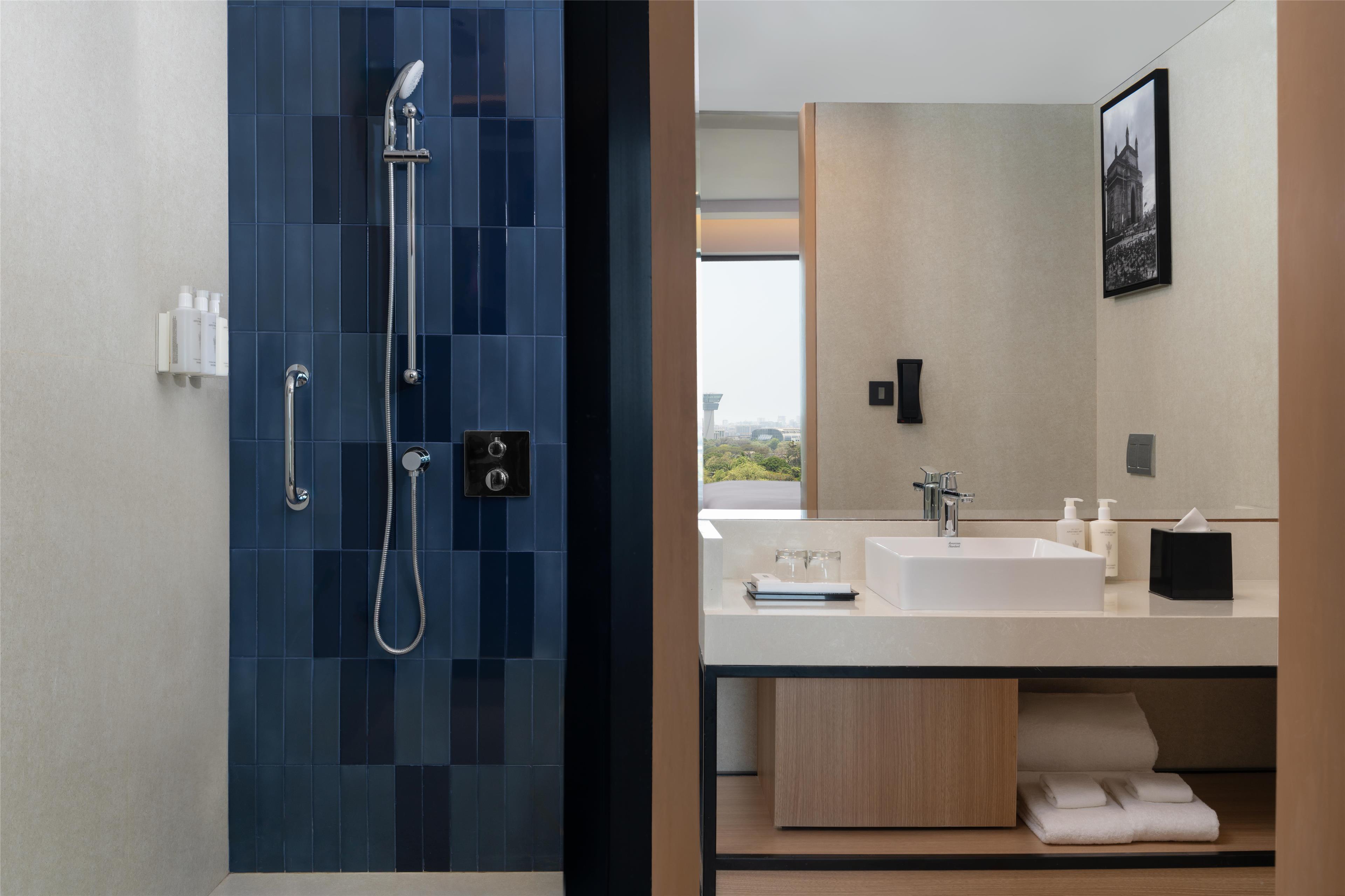 Double Deluxe King Bed