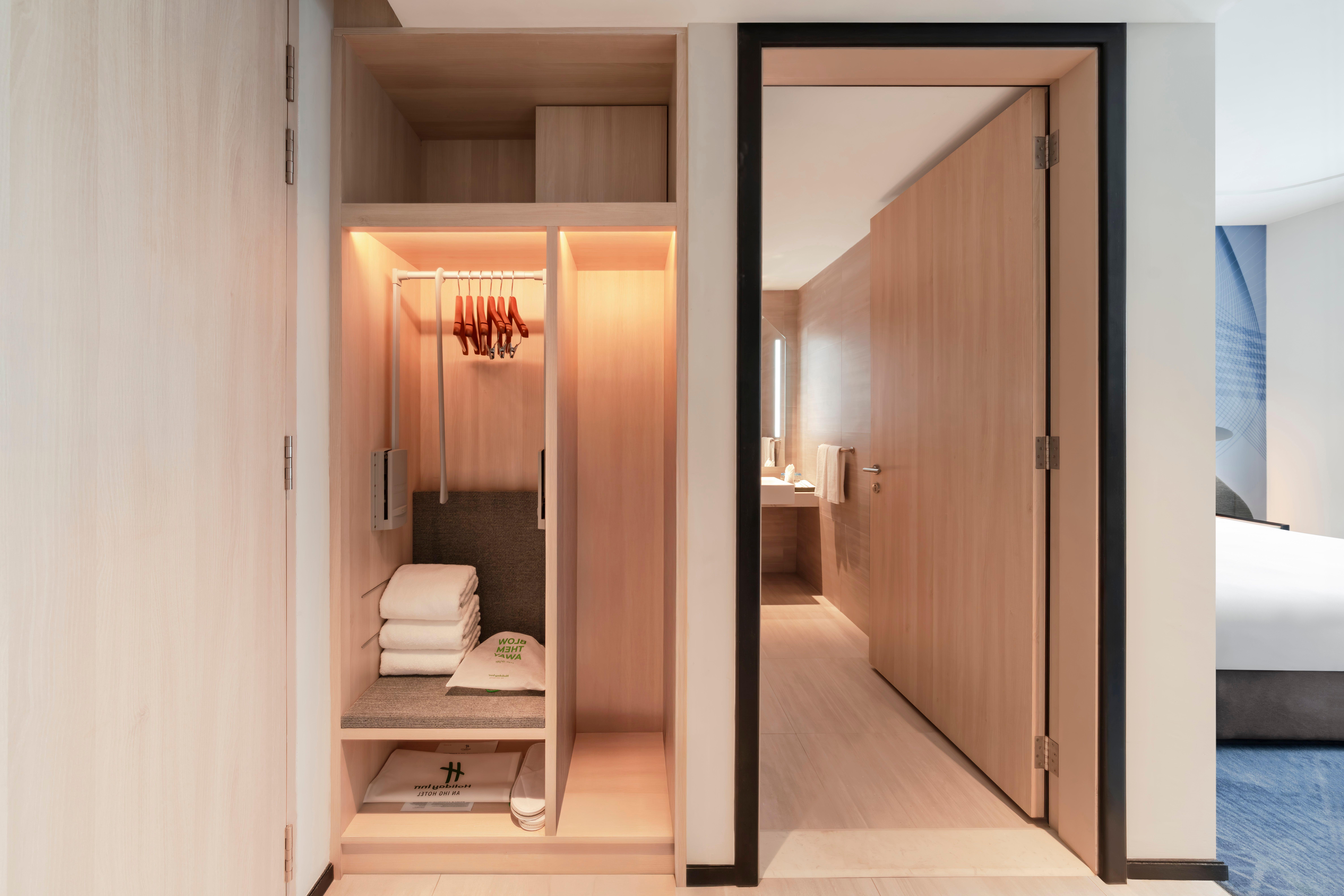 Double Accessible King Size Bed