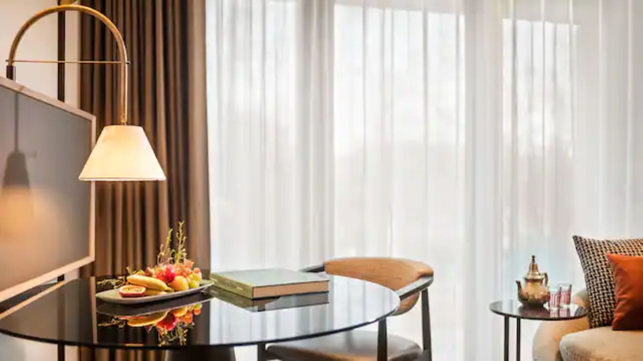 Studio Accessible King Size Bed