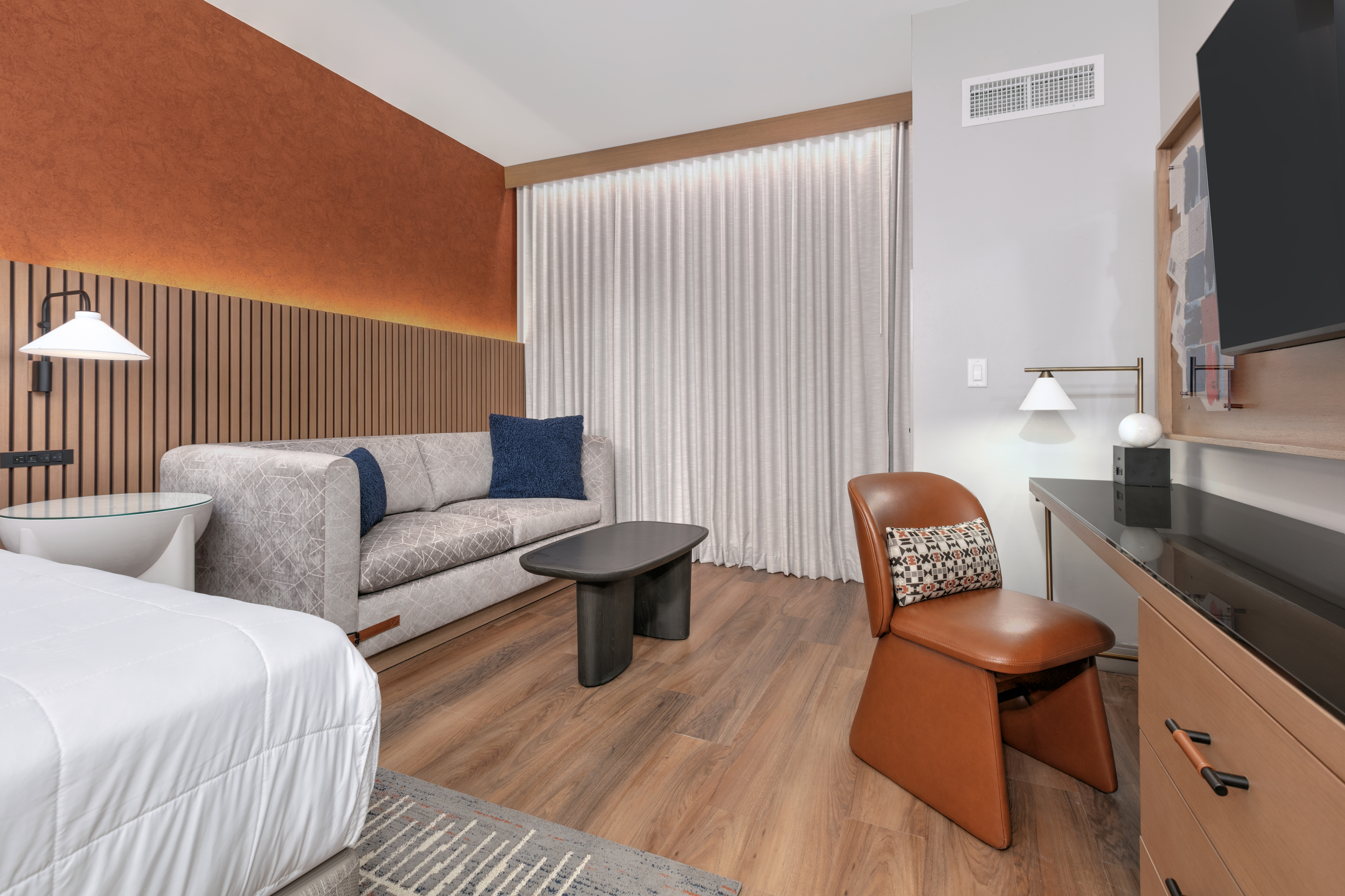 Studio Accessible King Size Bed