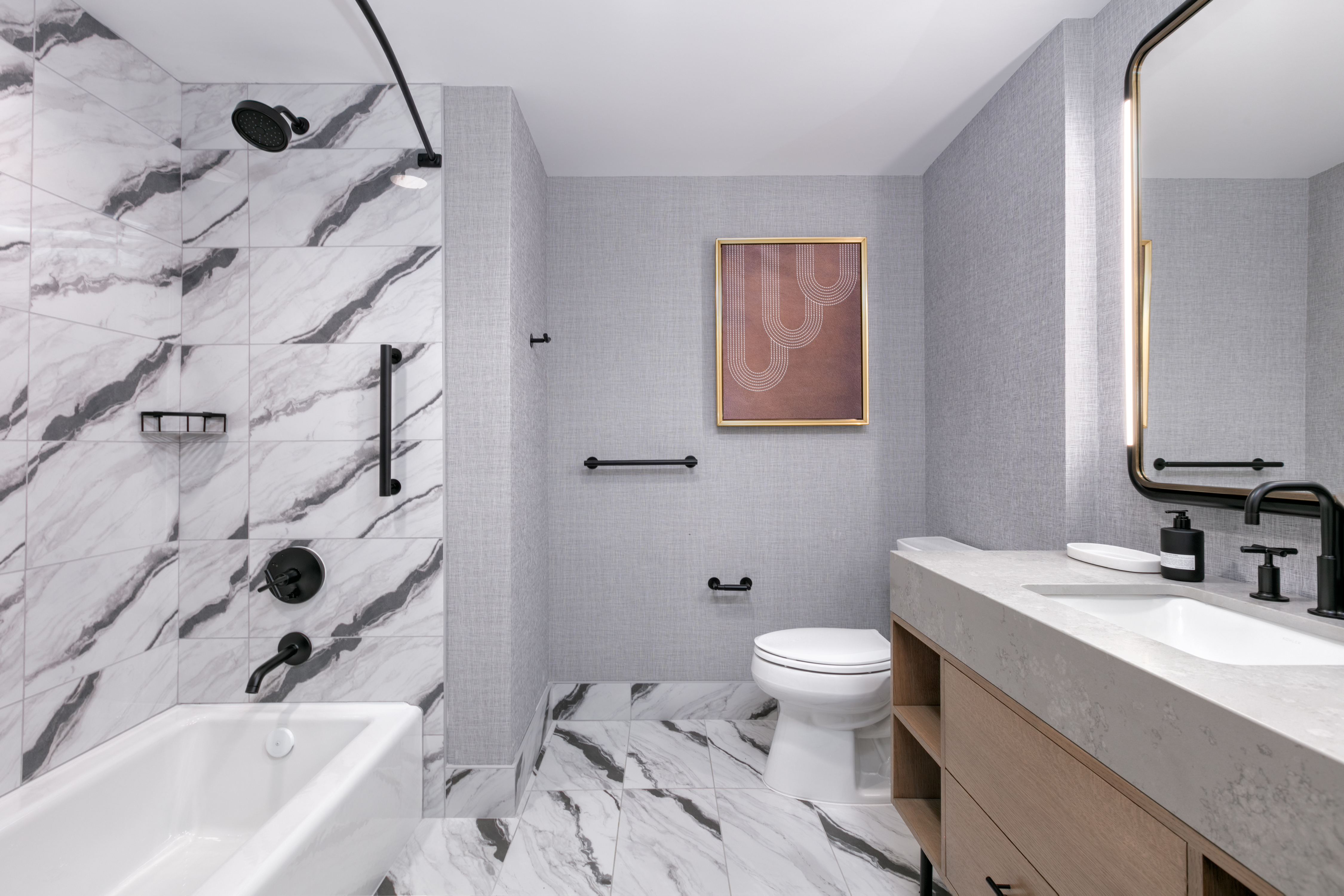 Studio Accessible King Size Bed