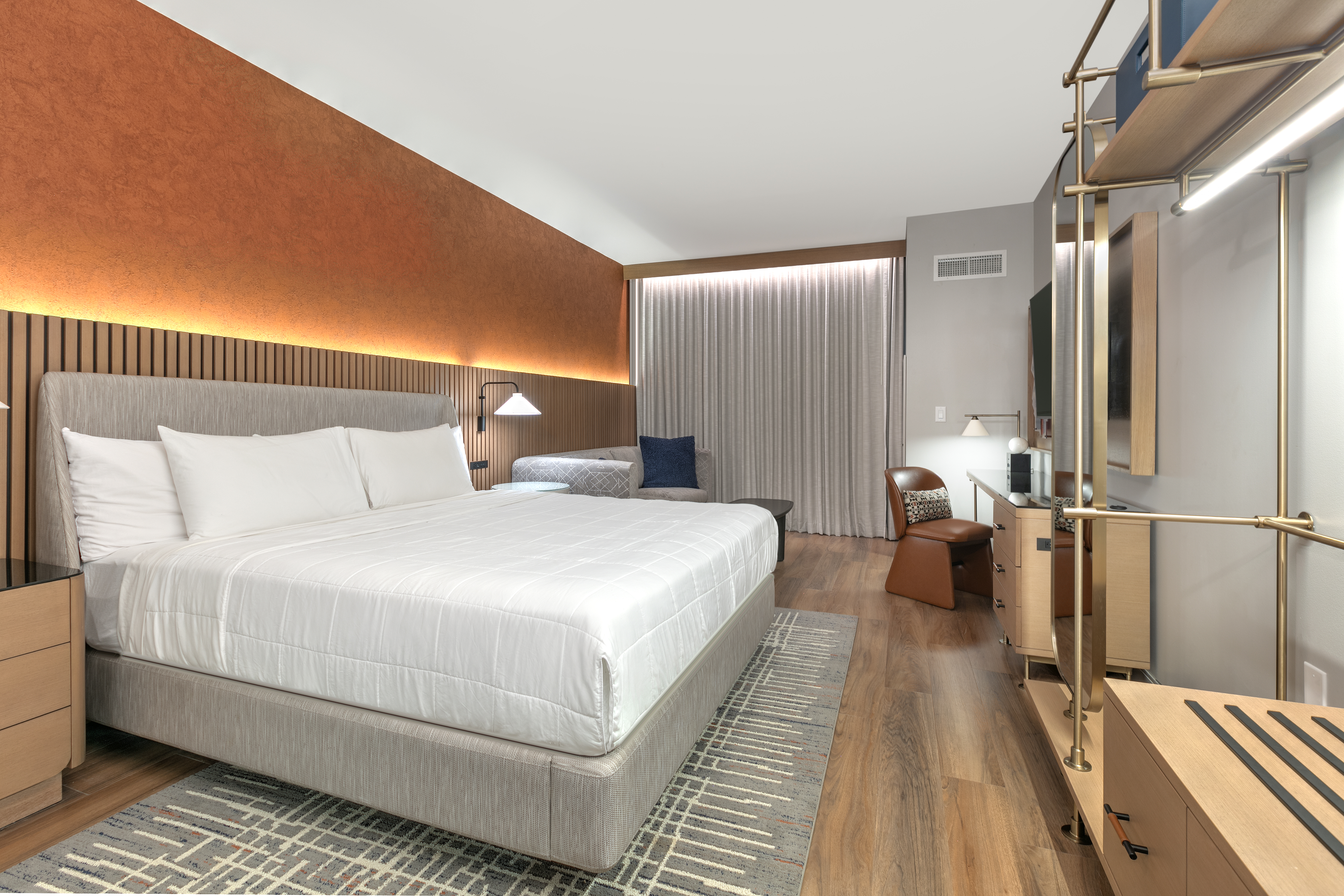 Studio Accessible King Size Bed