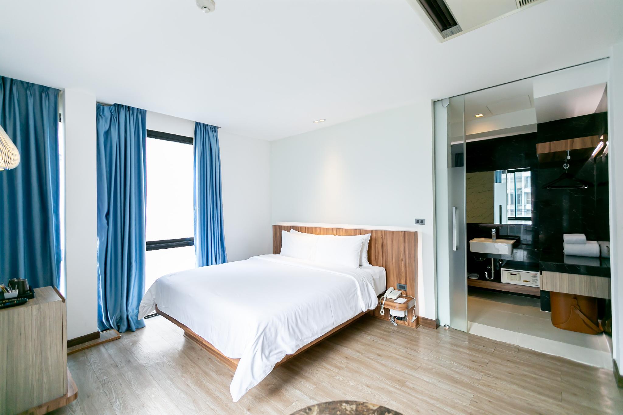 Double Deluxe King Bed