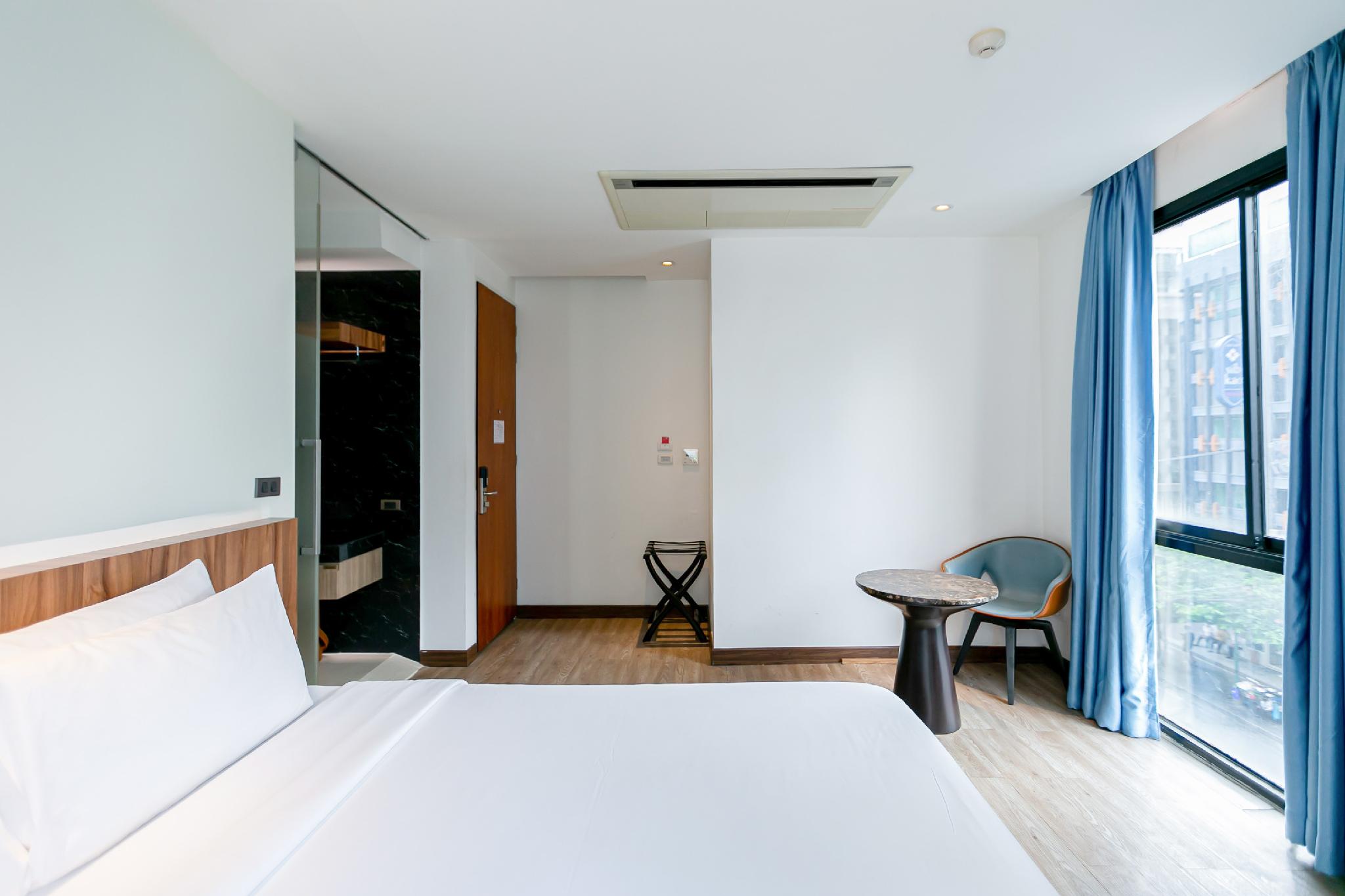 Double Deluxe King Bed