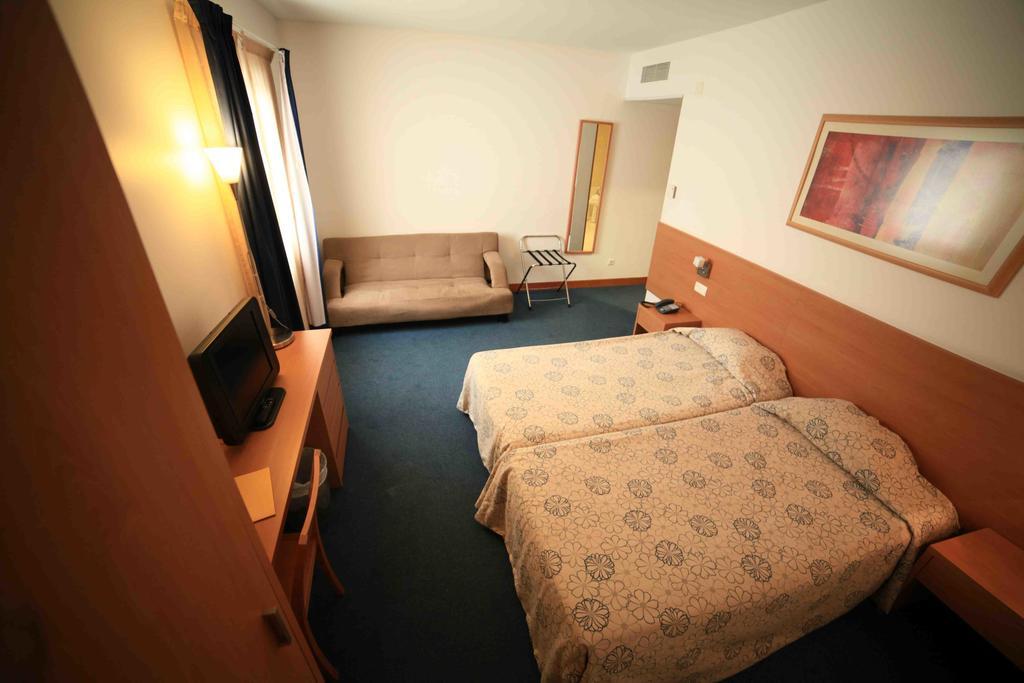 Double or Twin Standard