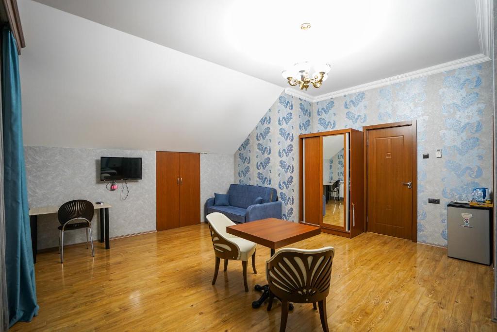 Junior Suite Mountain View