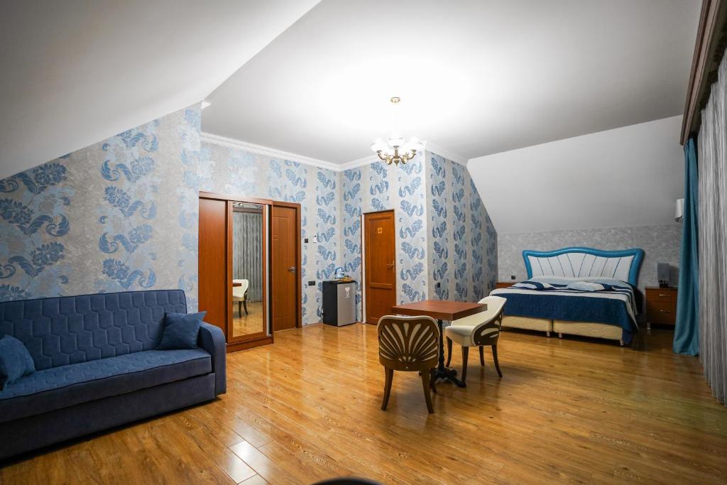 Junior Suite Mountain View