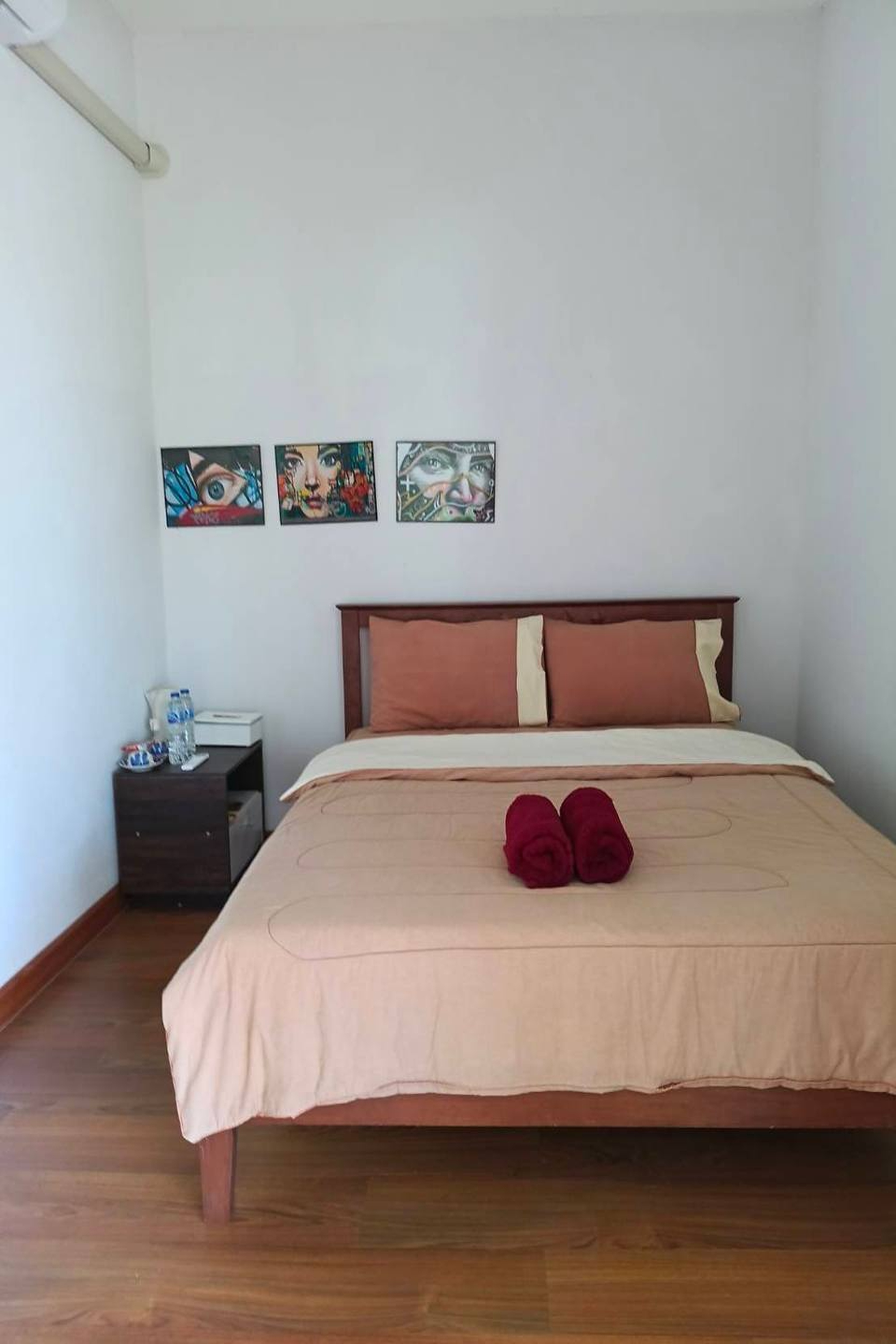 Room Bunk Bed with Shared Bathroom