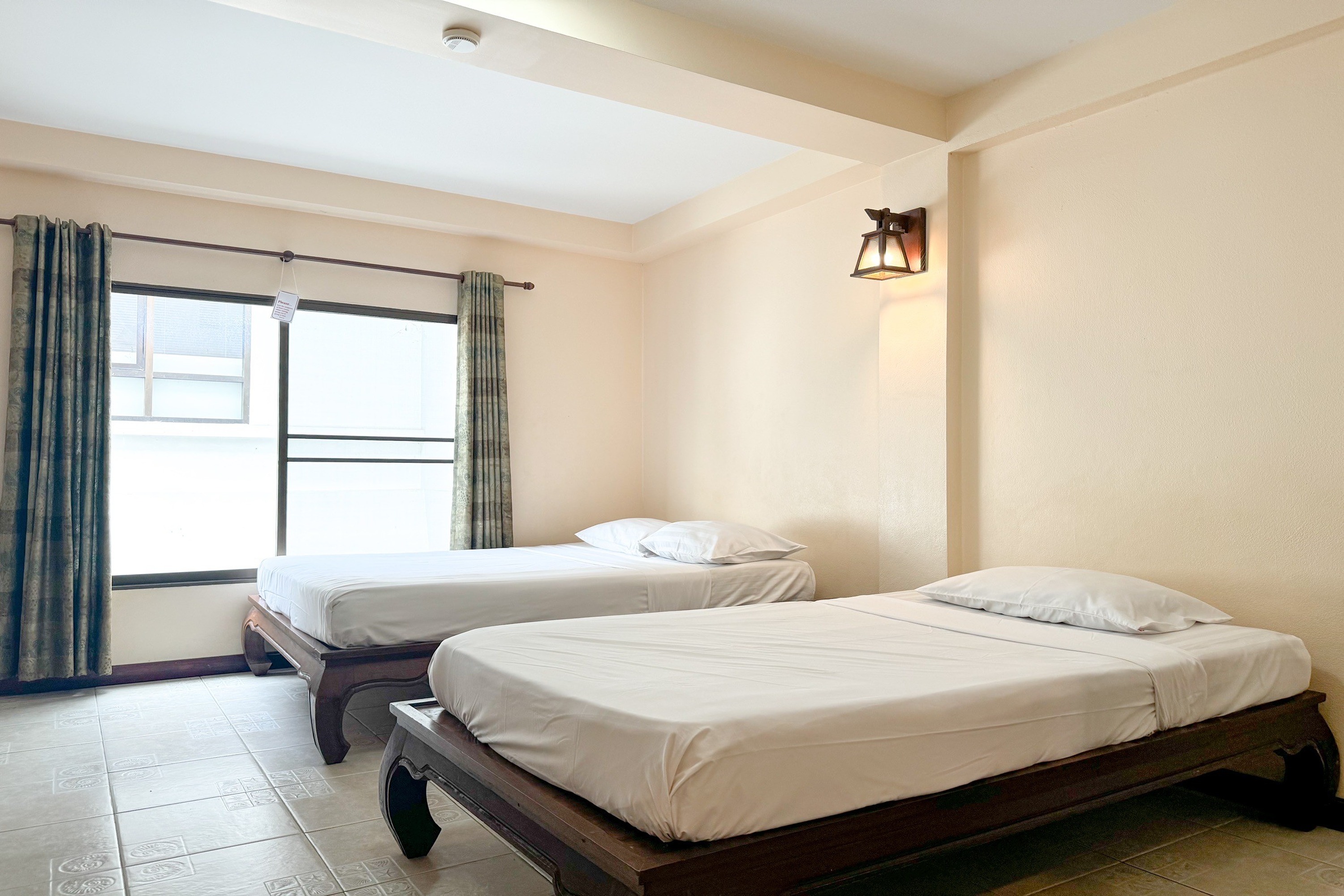 Twin No Air Conditioning