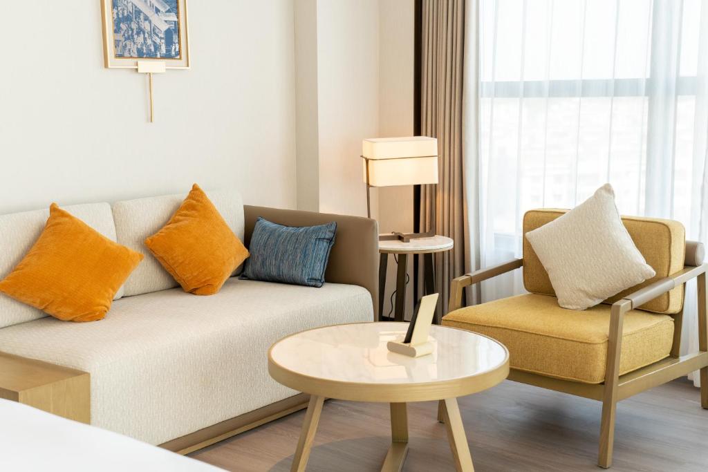 Double Deluxe City View King Bed