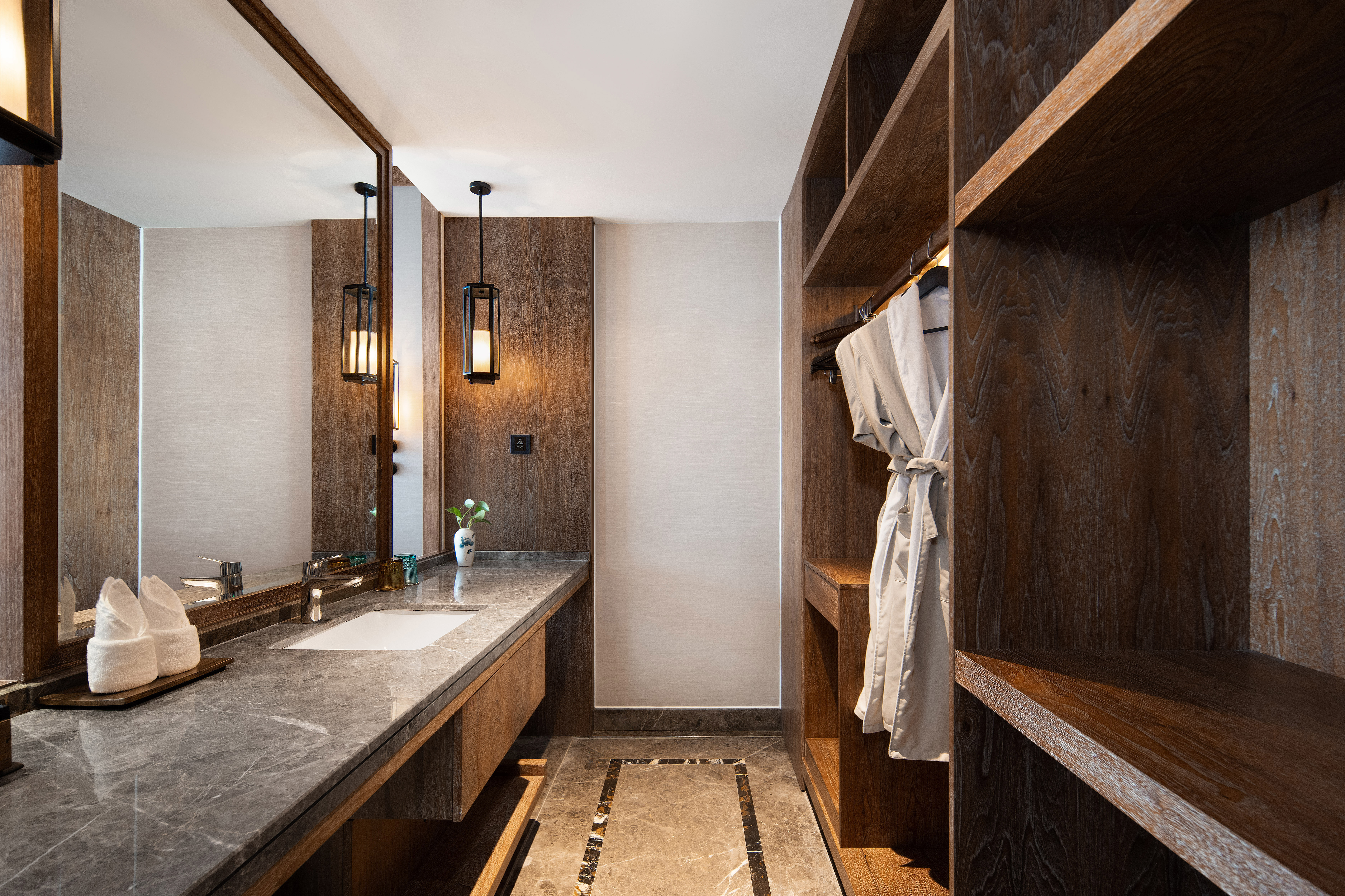 Twin Deluxe City View