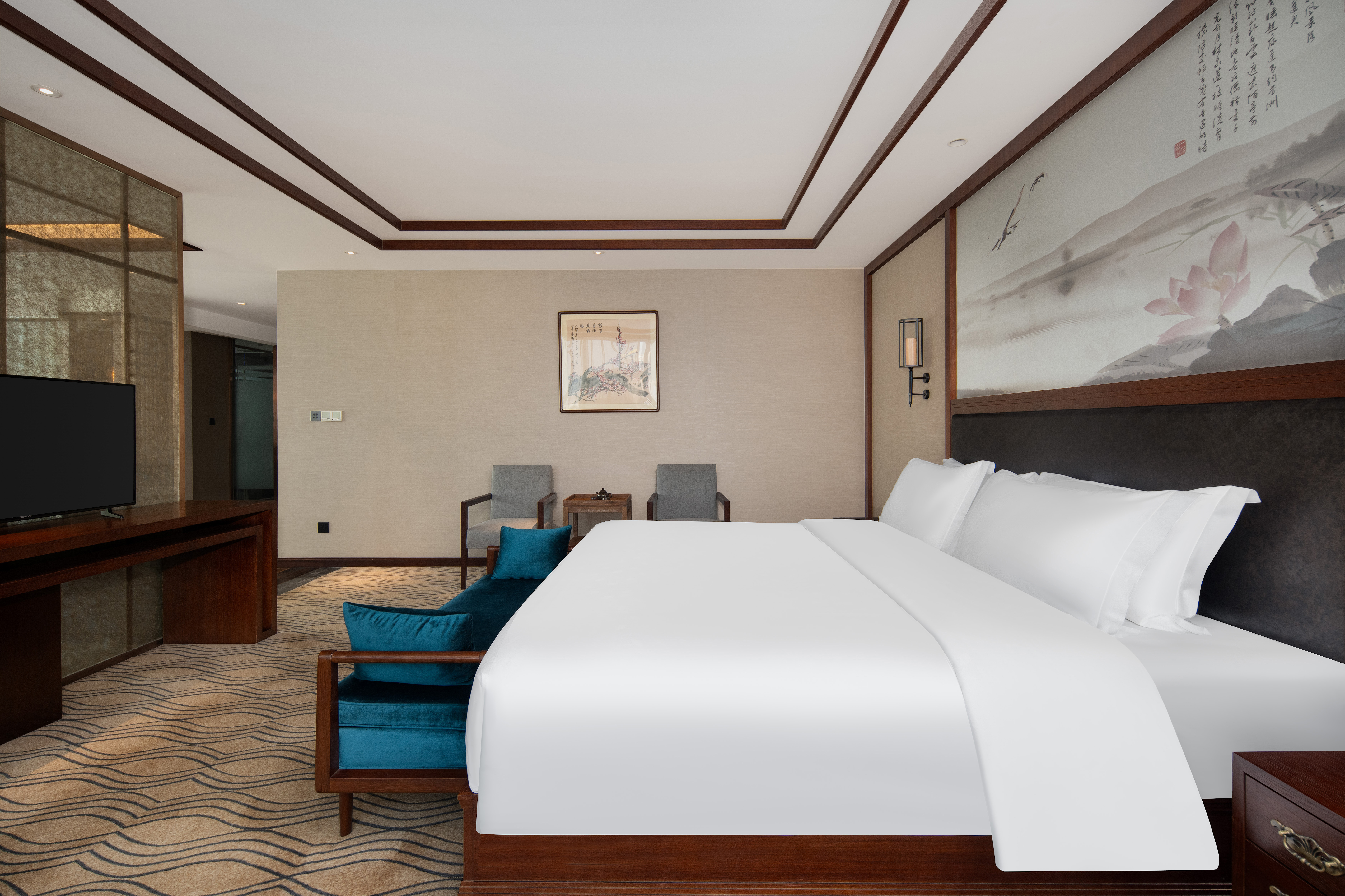 Suite Deluxe City View King Bed