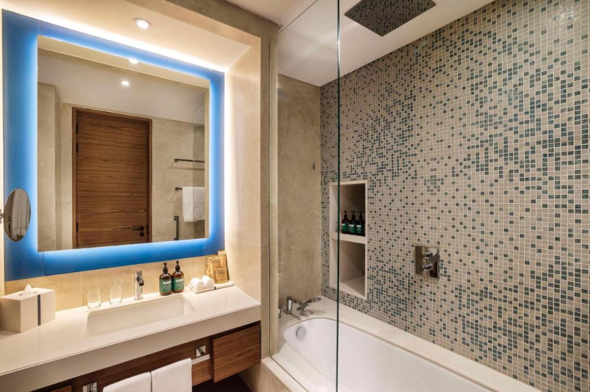 Double Deluxe King Bed