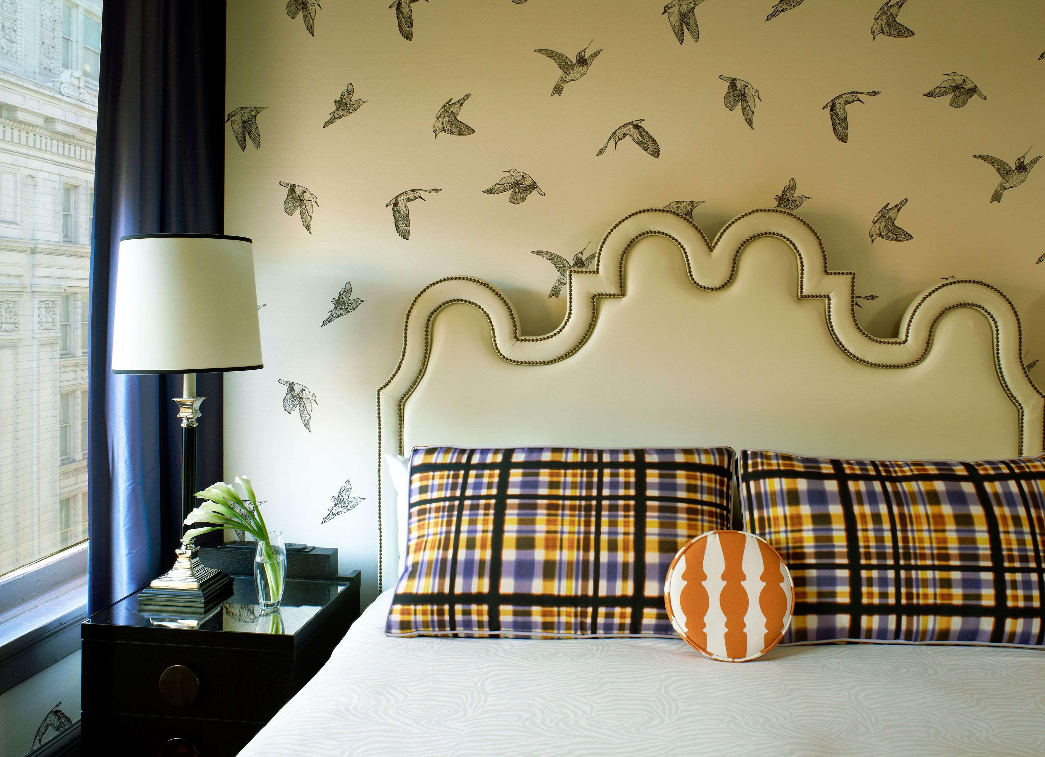 Suite Accessible King Size Bed