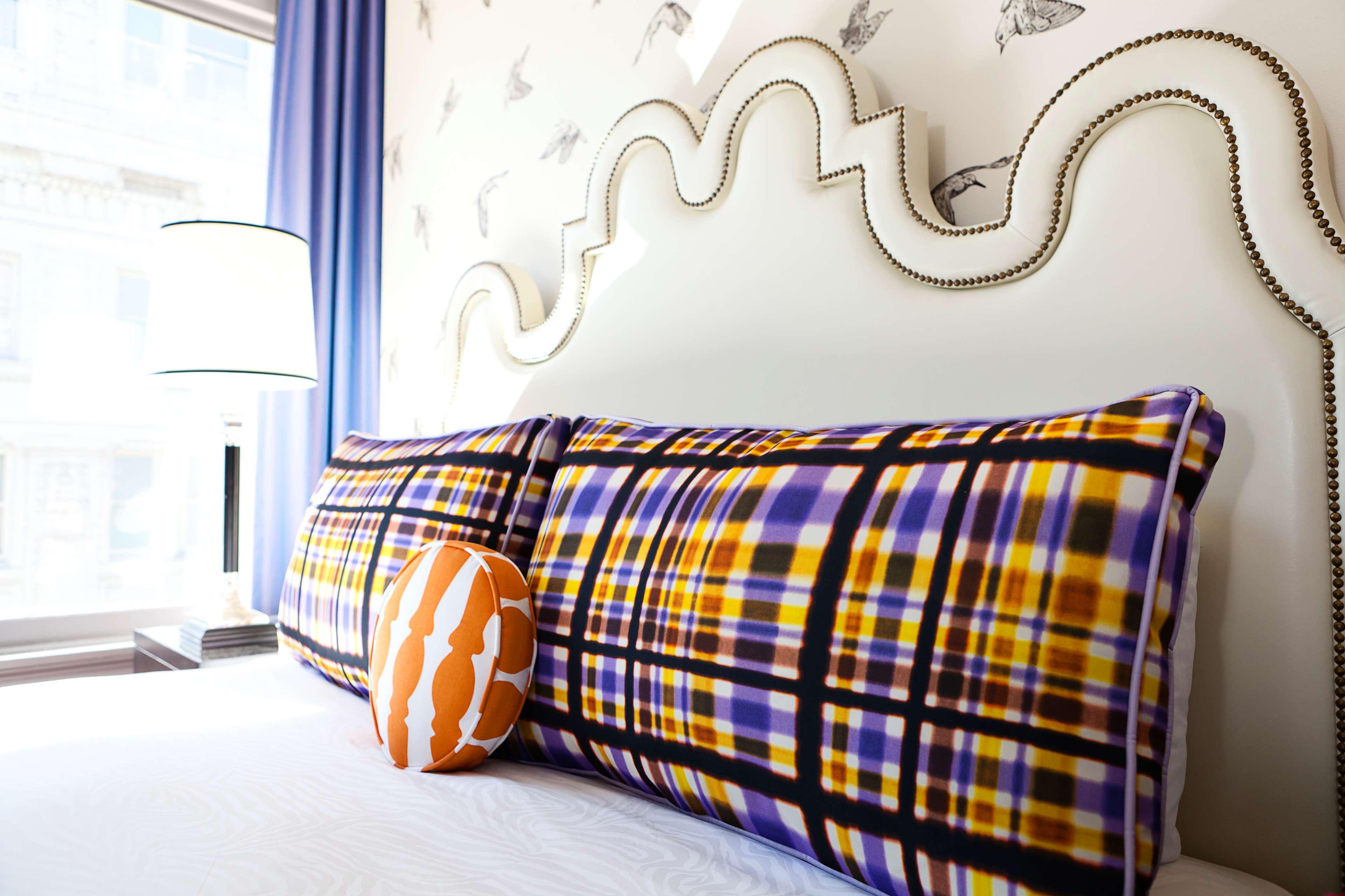 Suite Accessible King Size Bed