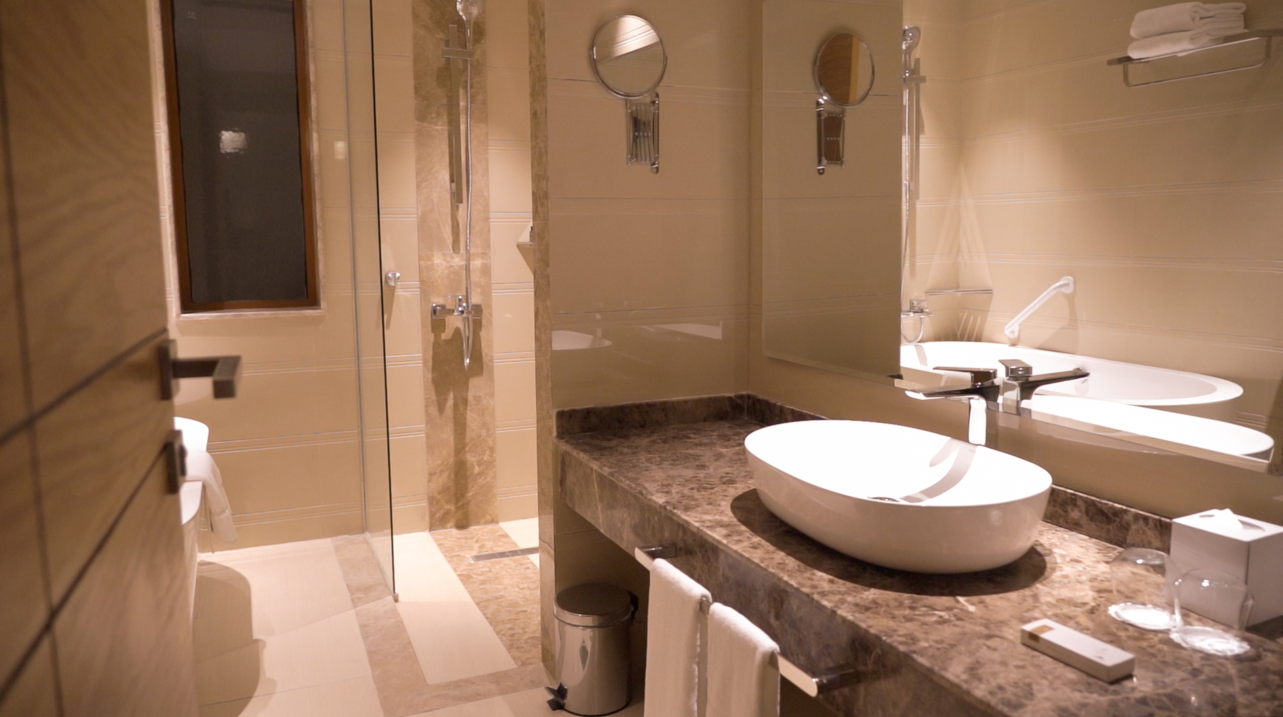 Double Deluxe King Bed