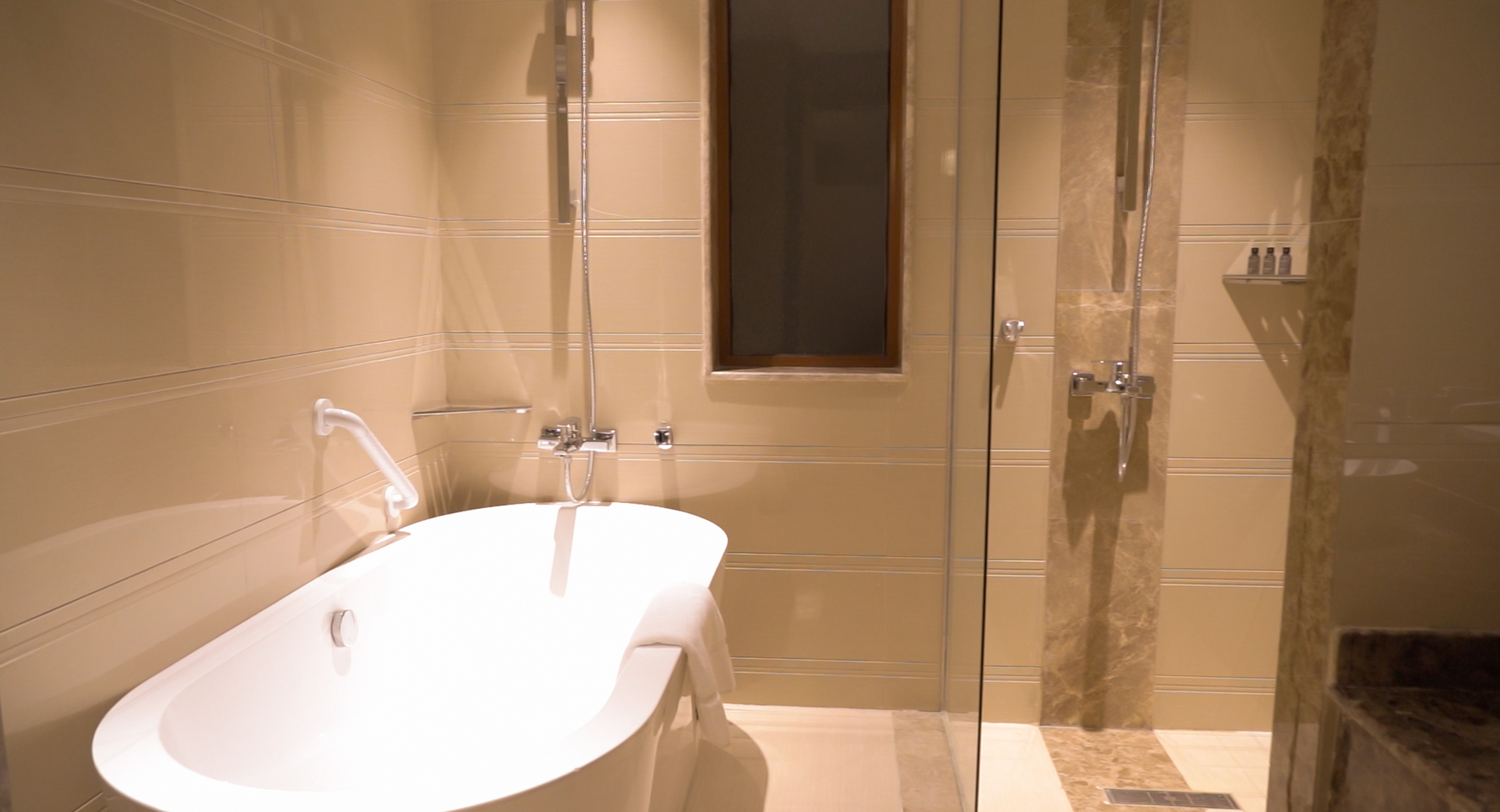 Double Deluxe King Bed