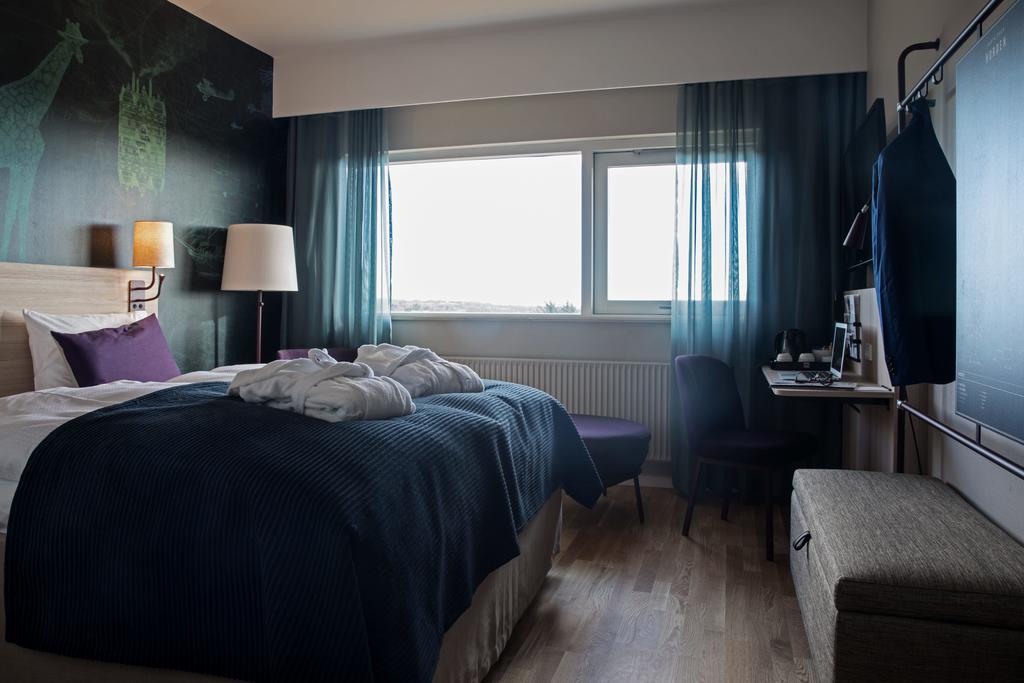 Double Single Superior Queen Bed