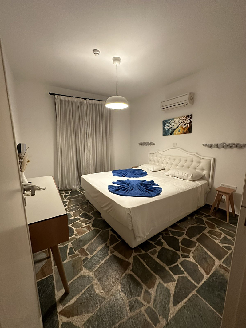 Double Deluxe One Bed