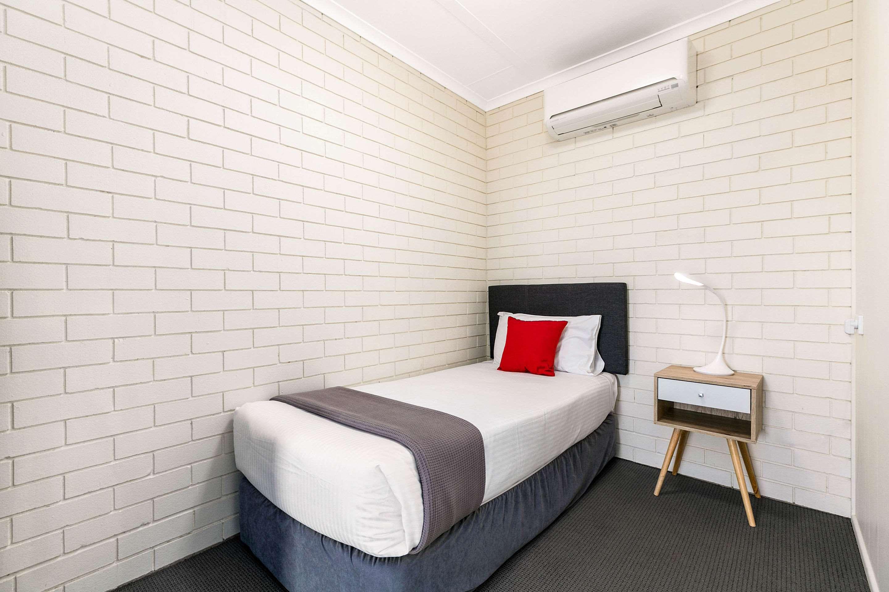 Quadruple Non Smoking