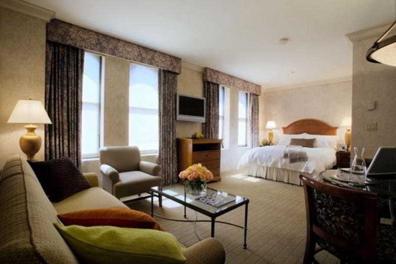 Suite Queen Size Bed