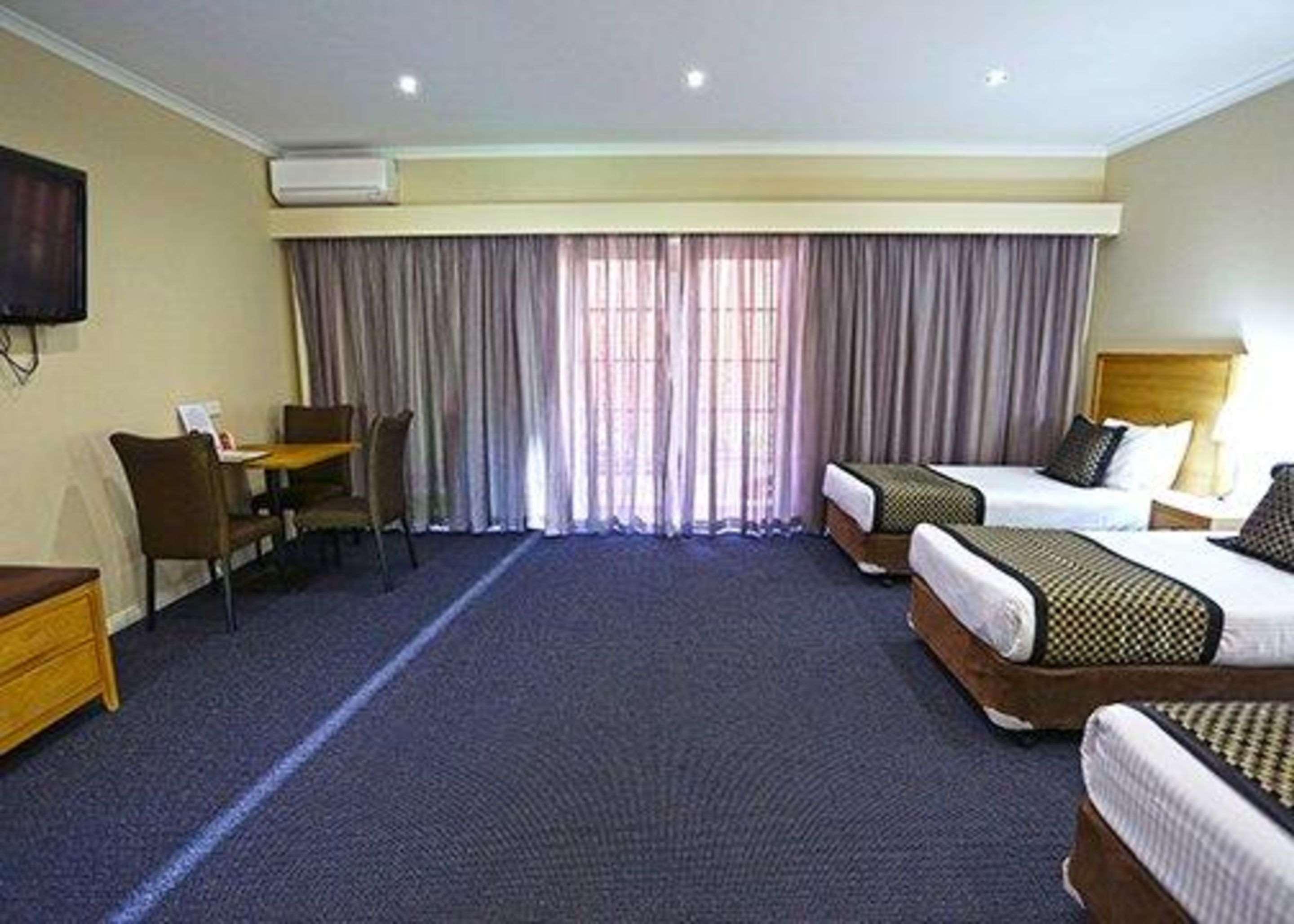 Quadruple Queen Bed Non Smoking