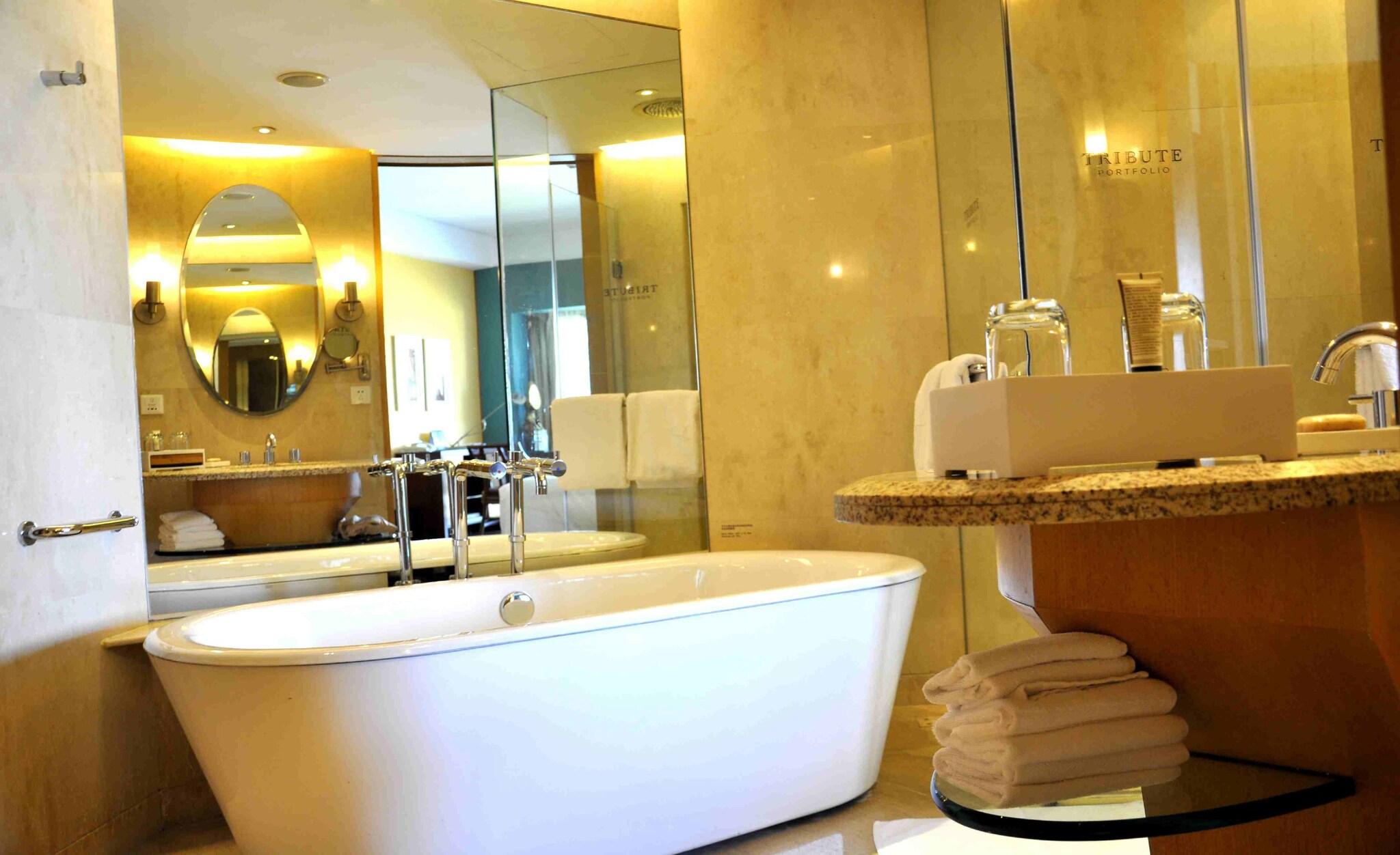 Double Garden View King Bed