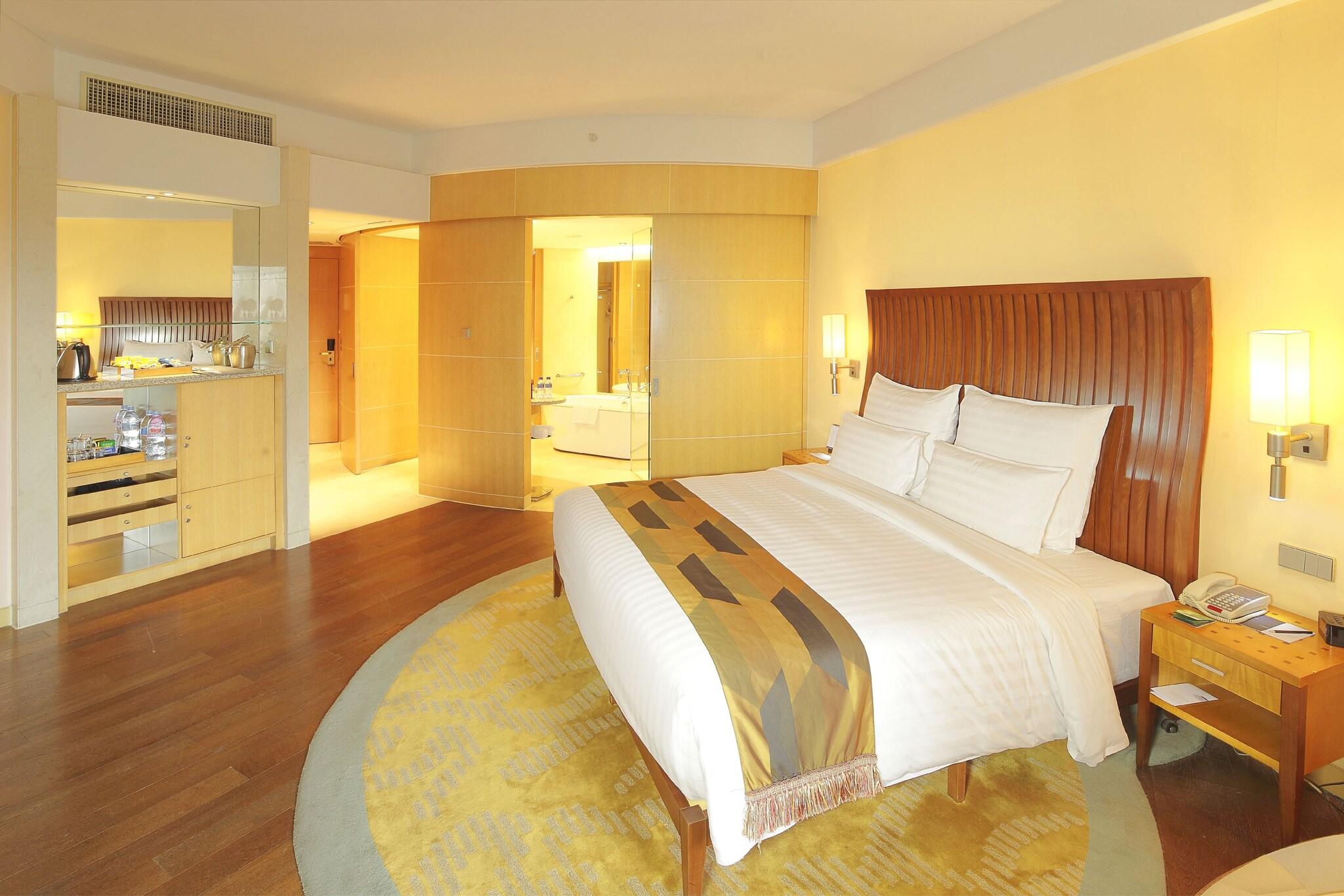 Double Garden View King Bed