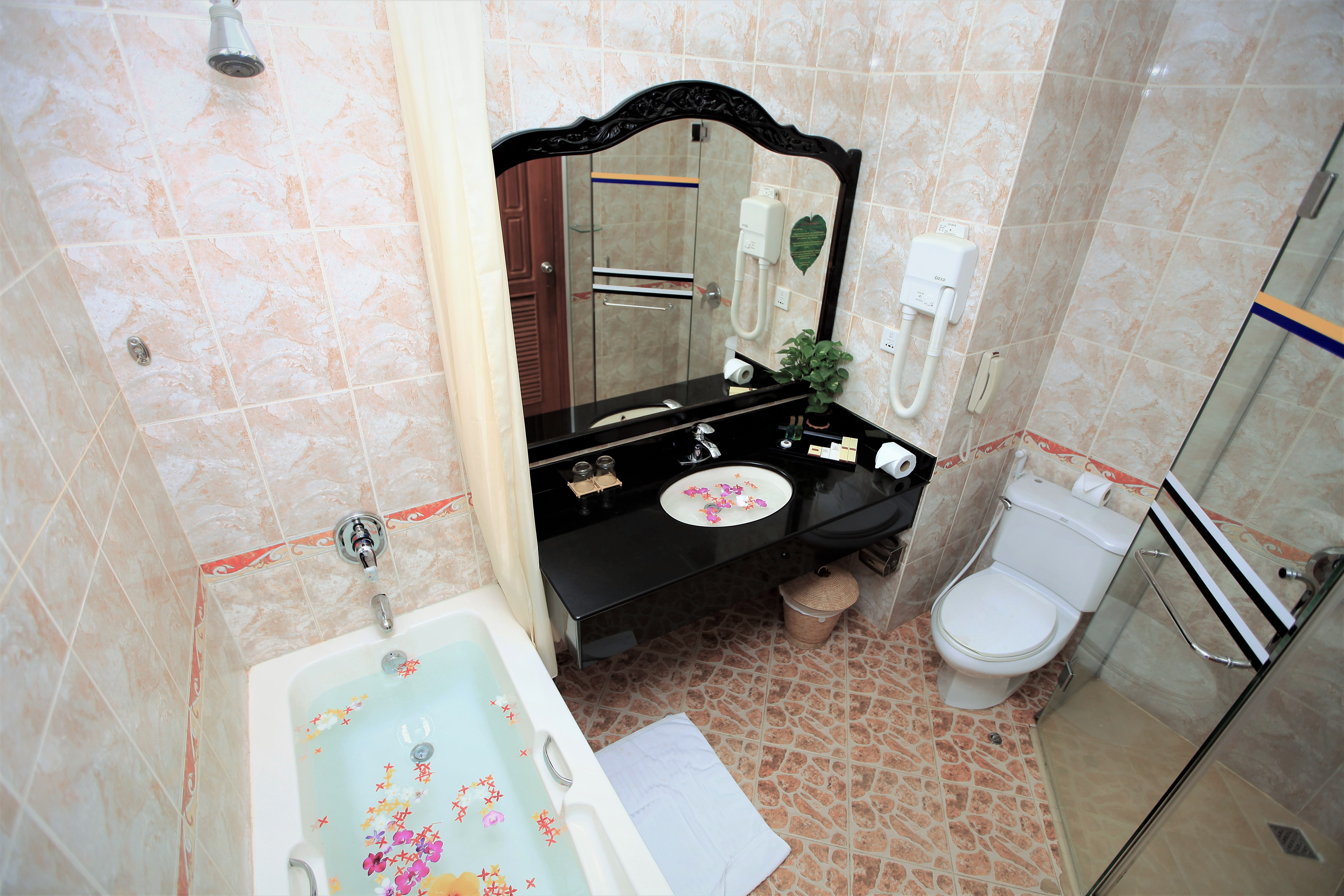 Twin Deluxe Pool View