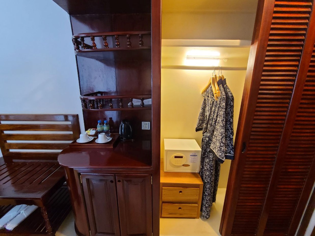 Twin Deluxe Pool View