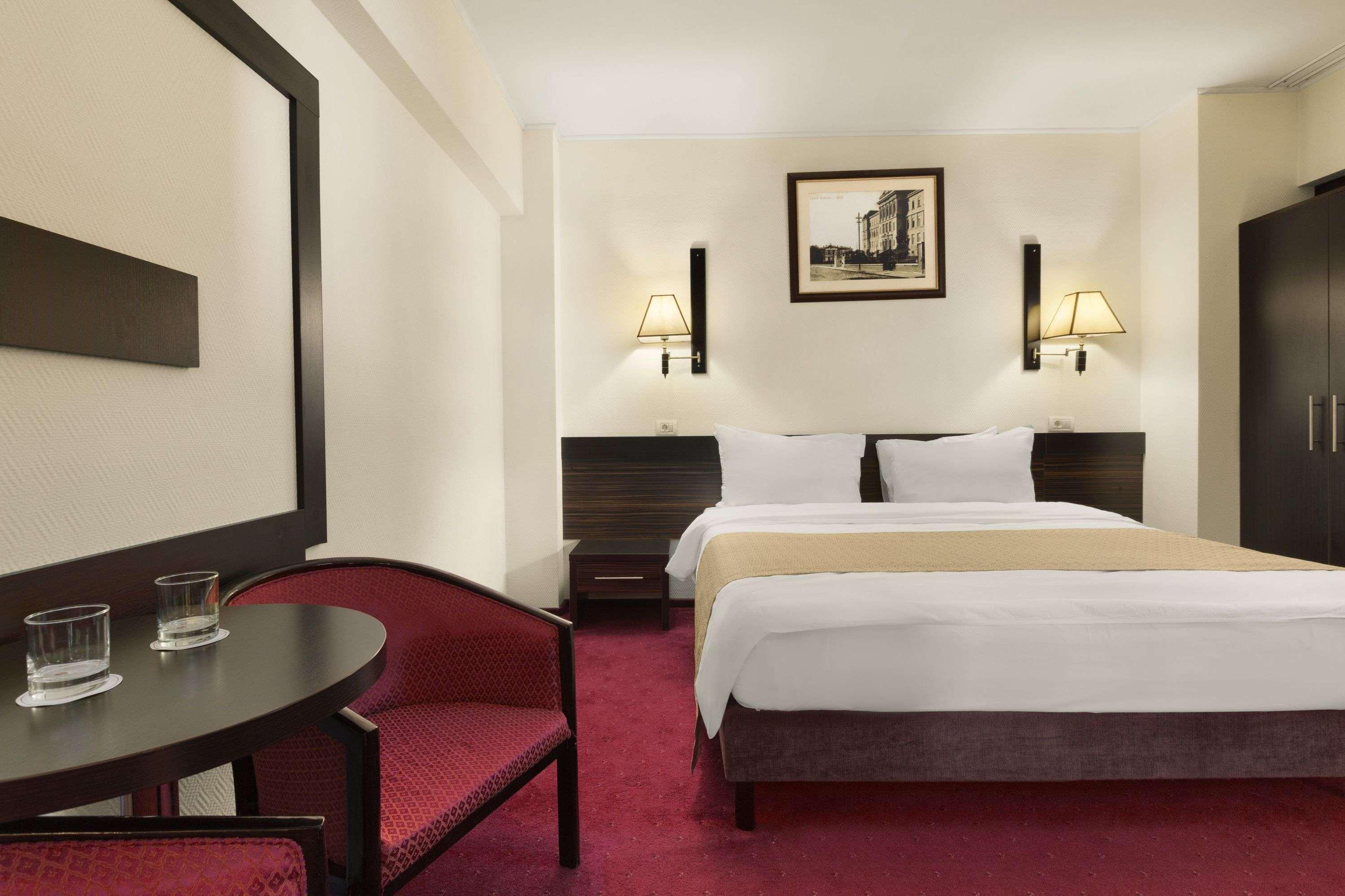 Suite Queen Size Bed