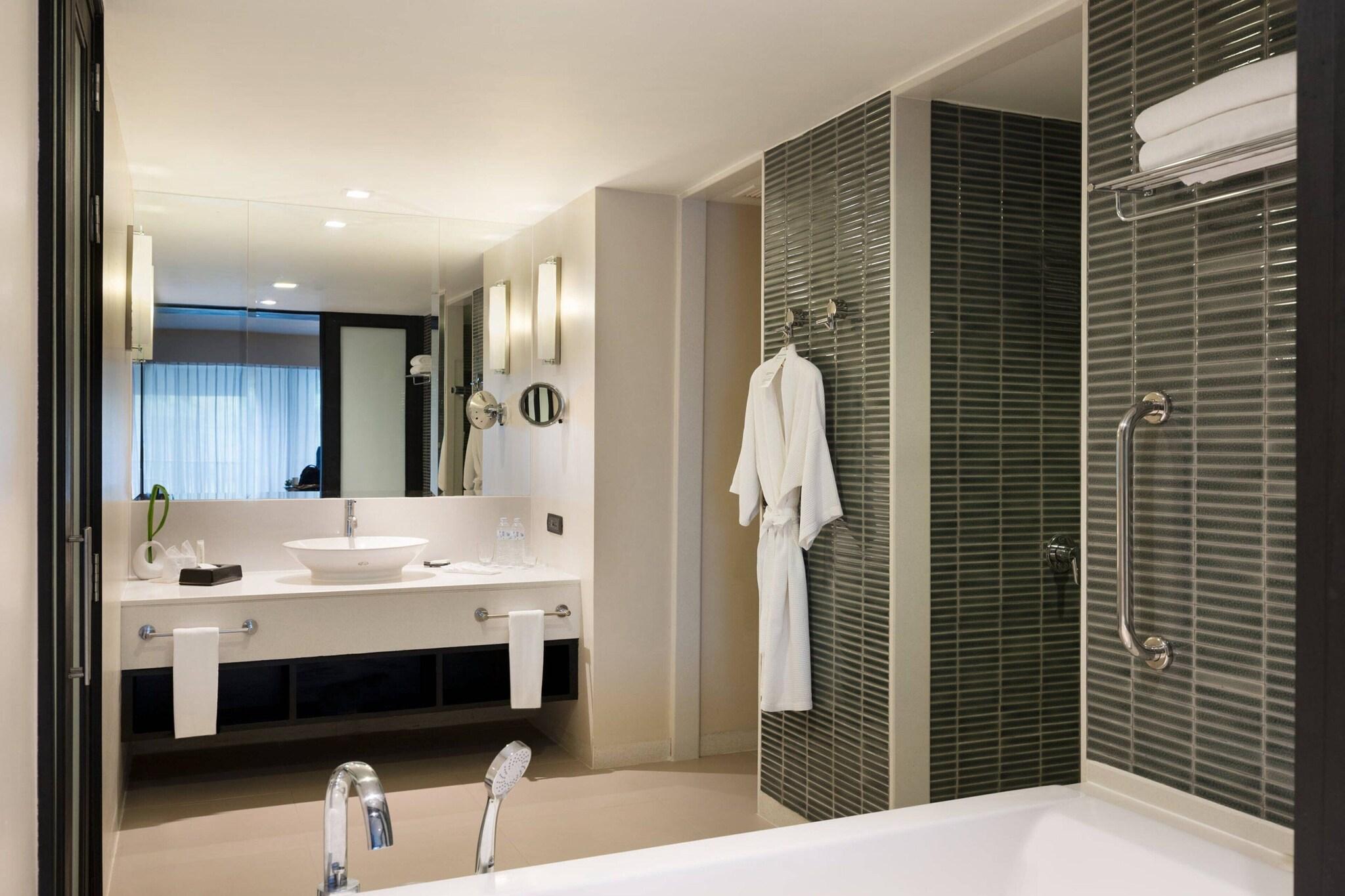 Quadruple Two Queen Beds Pool View