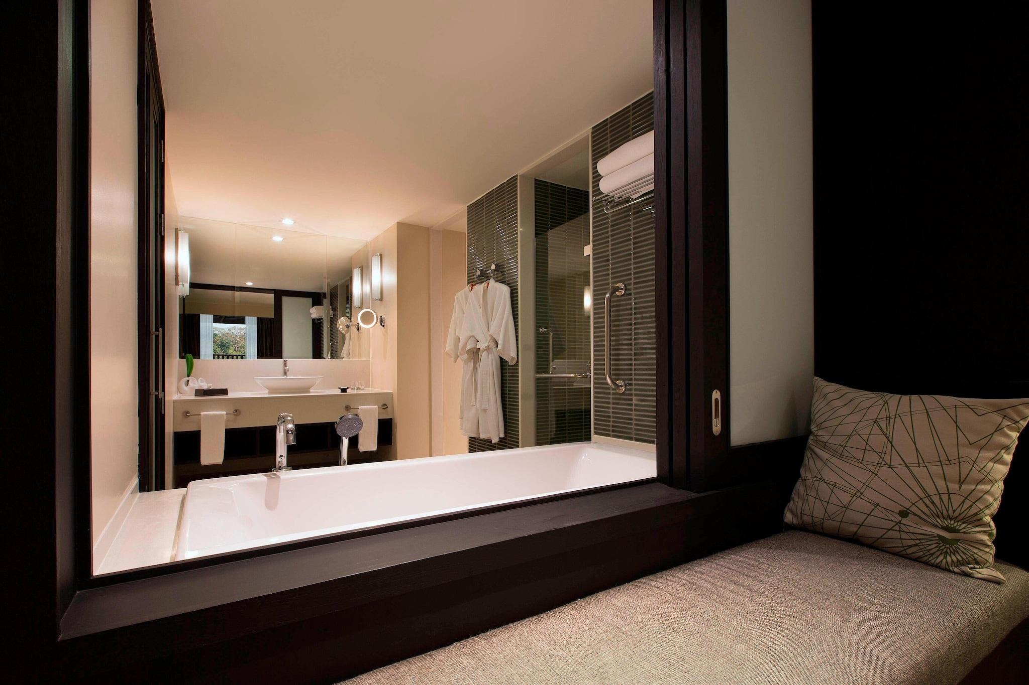 Quadruple Two Queen Beds Pool View