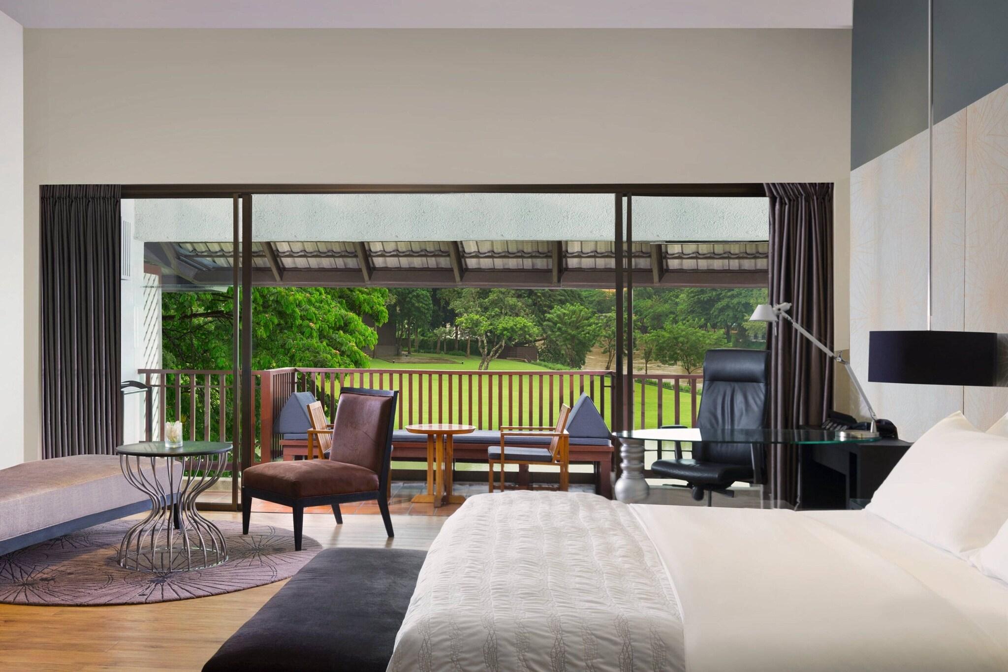 Double Pool View King Bed