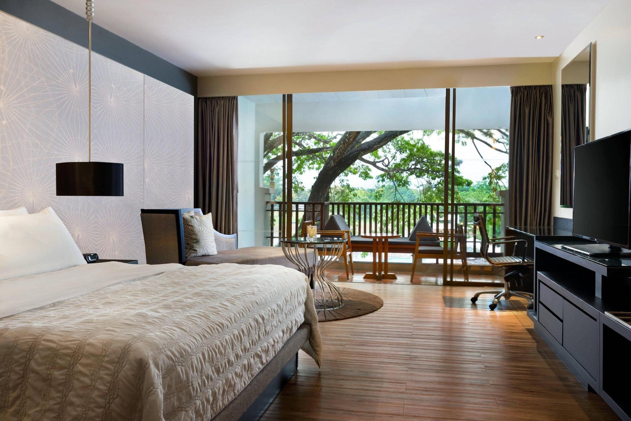 Double Garden View King Bed