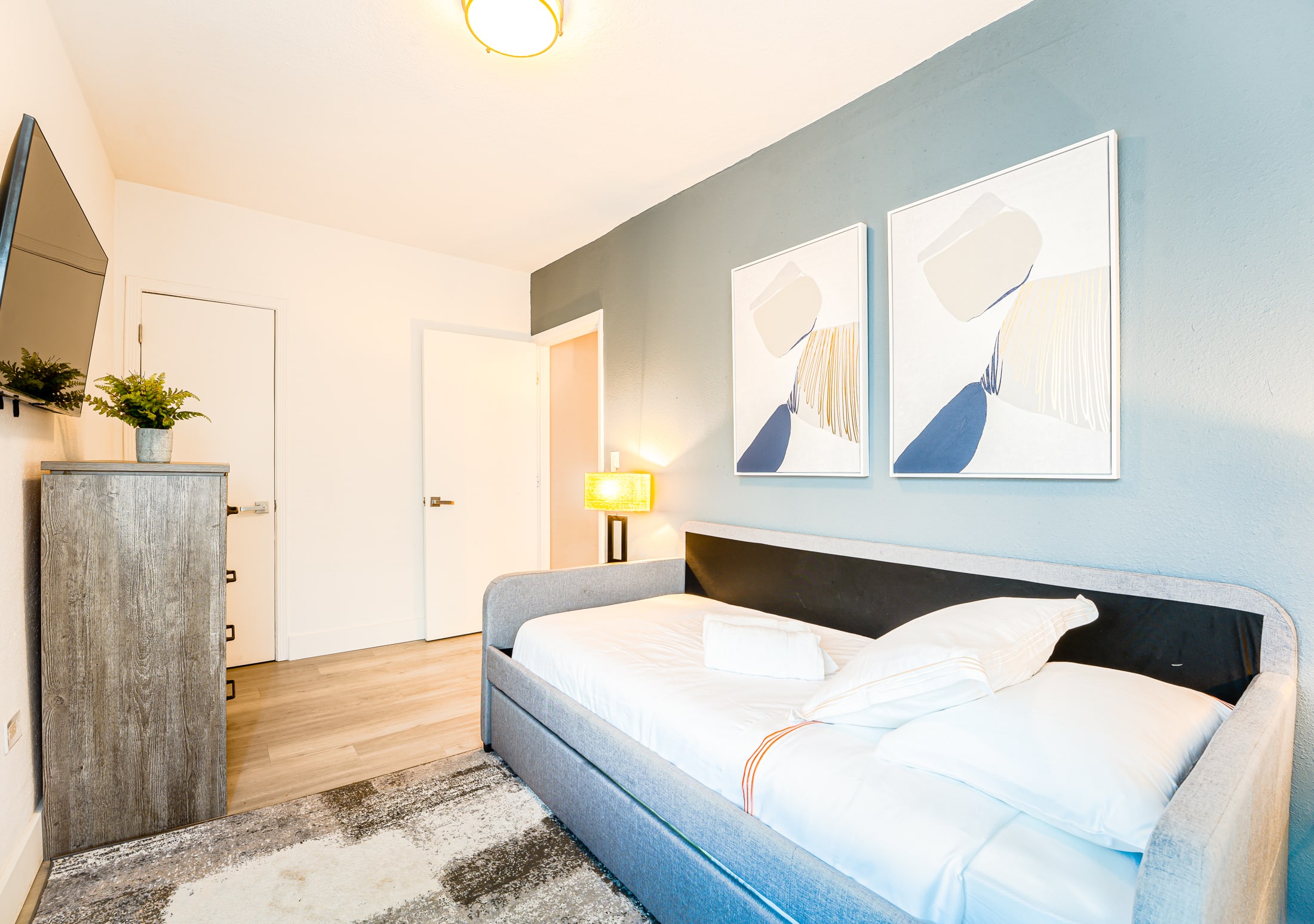 Apartment Two Bedrooms One Bathroom