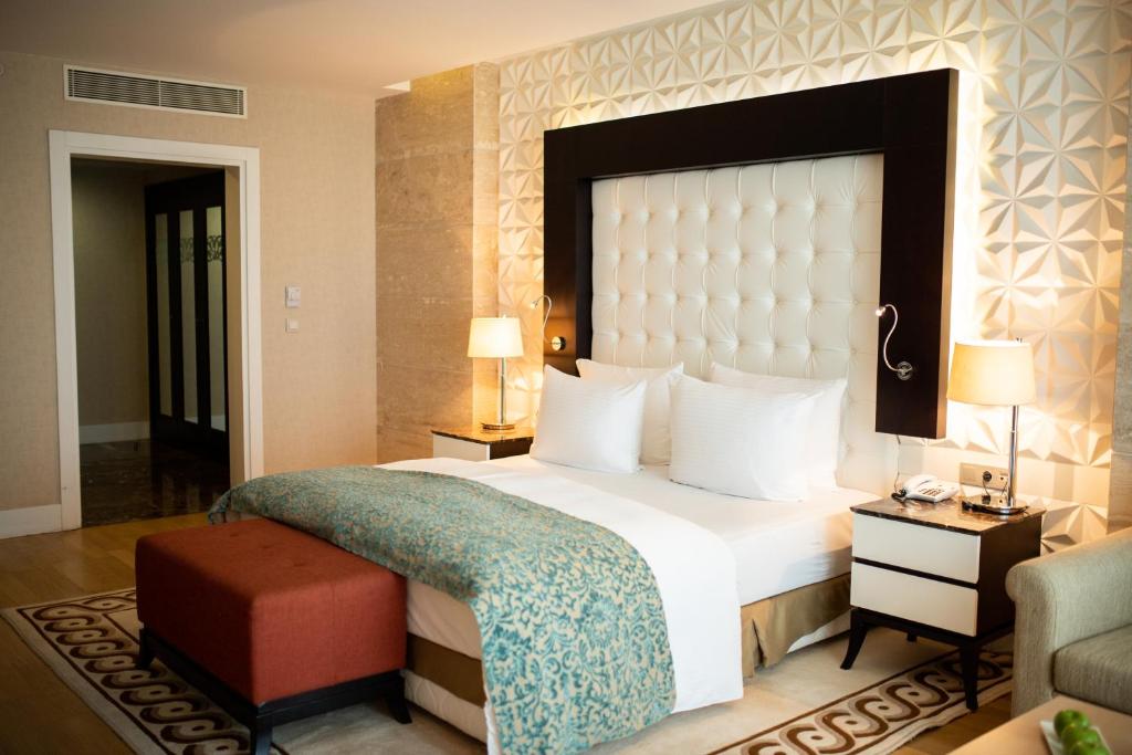 Double Deluxe King Bed