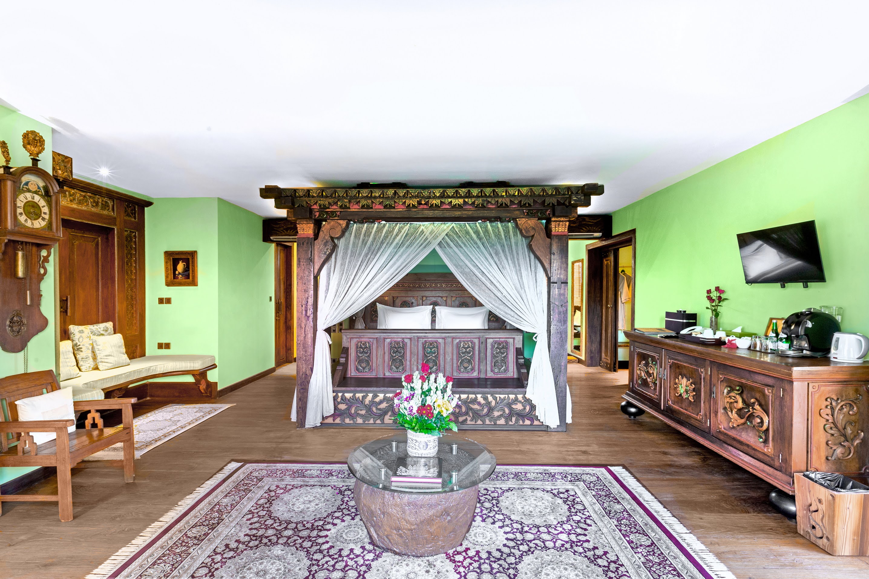 Suite Classic King Bed