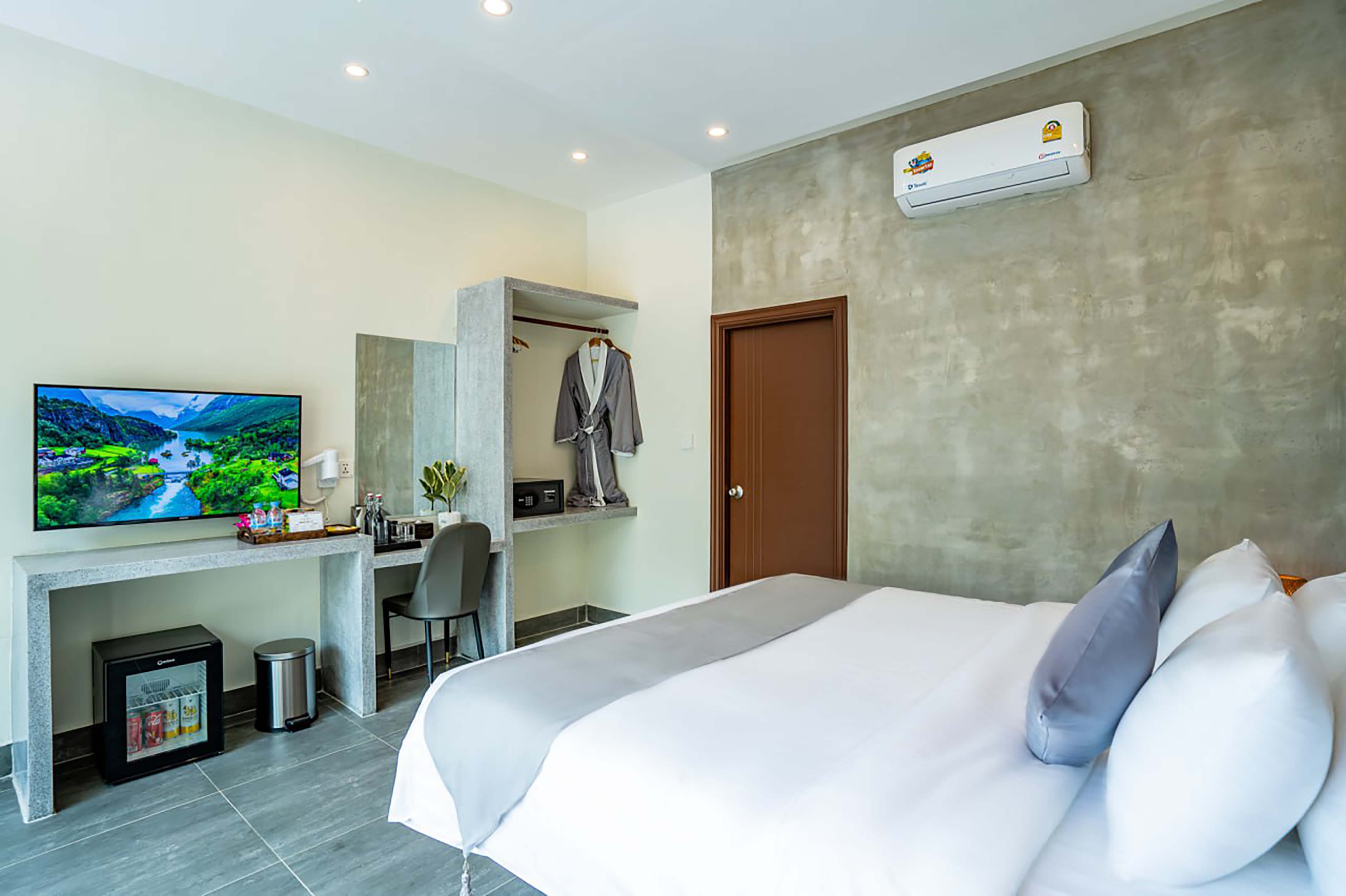 Suite Deluxe Pool View