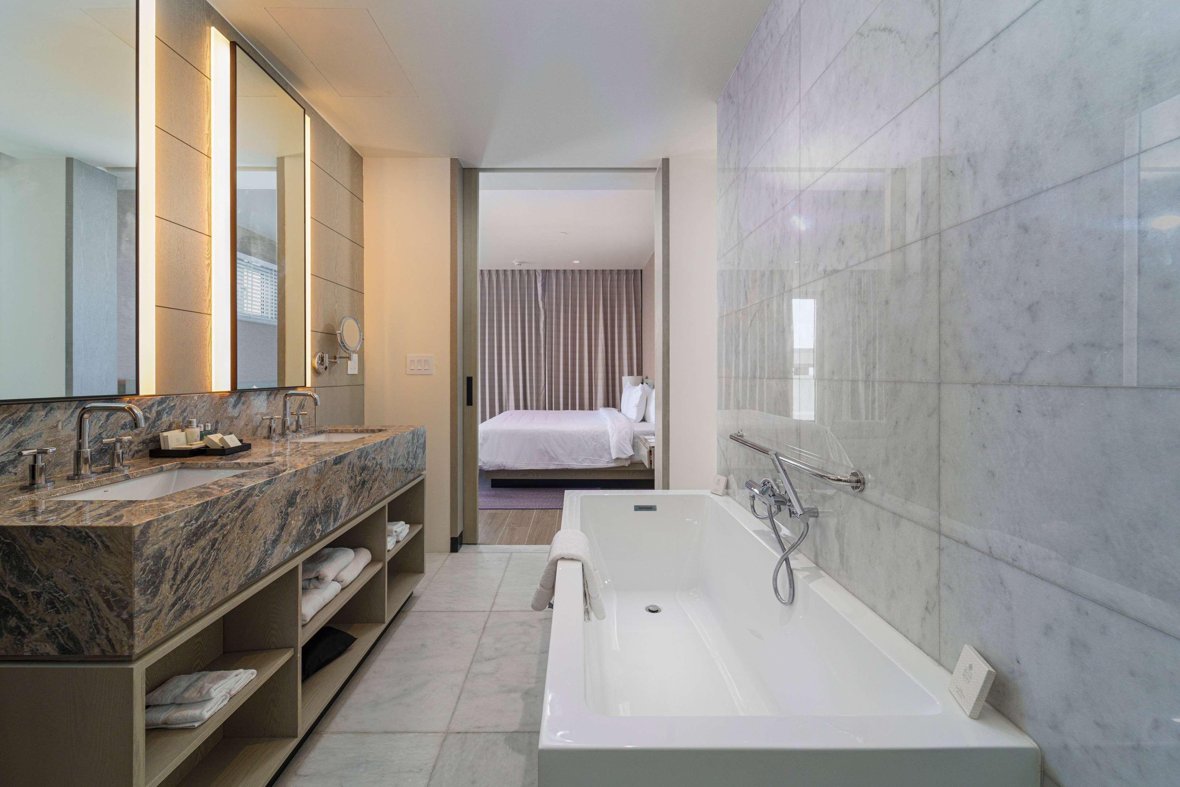 Suite Ocean View King Bed