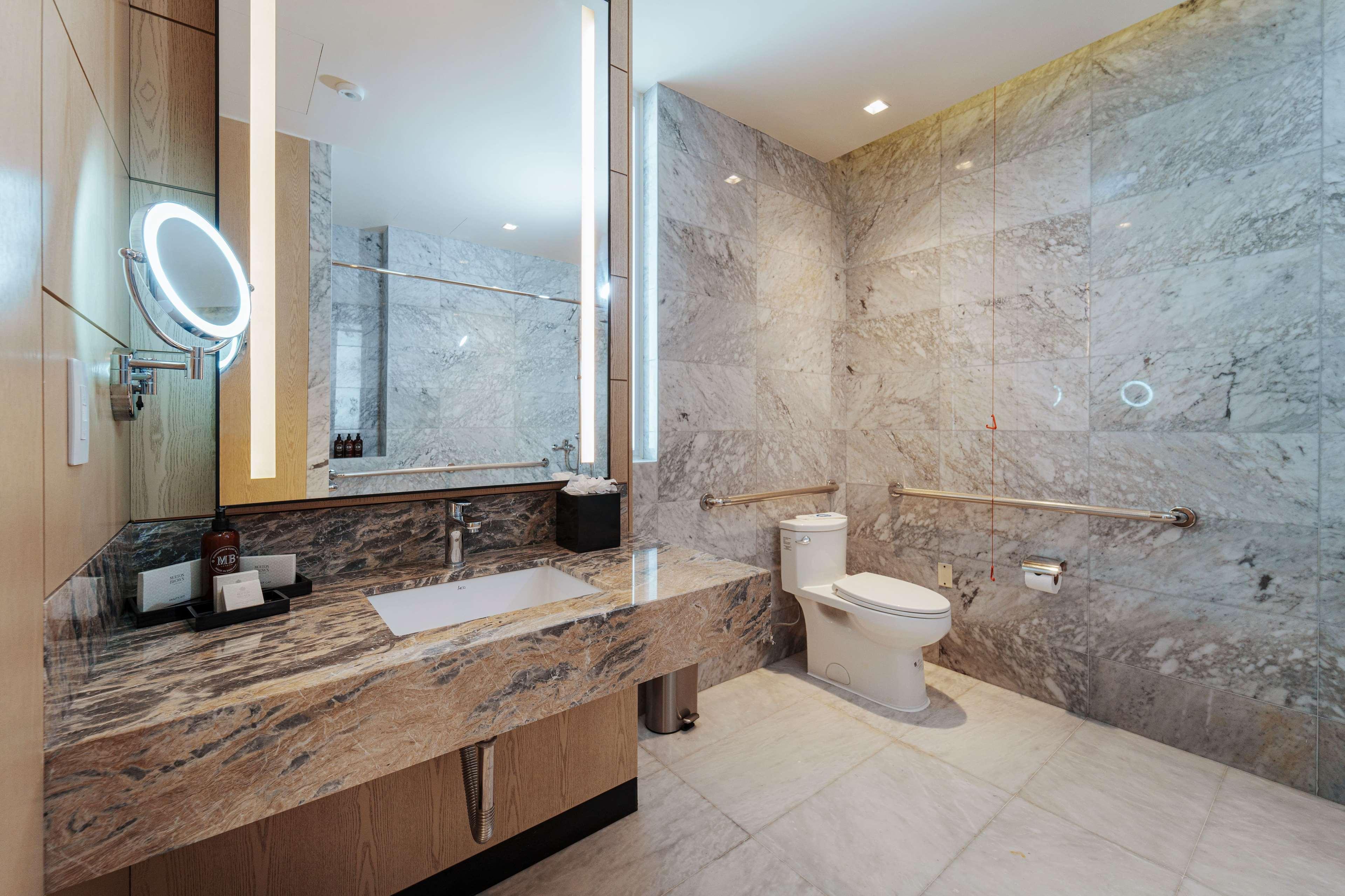 Room Accessible King Size Bed