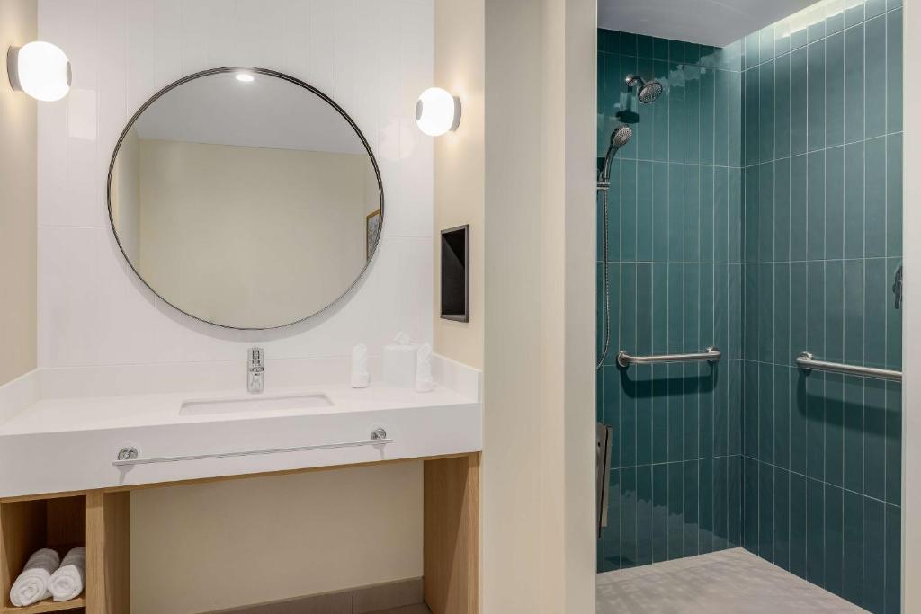 Double Accessible King Size Bed