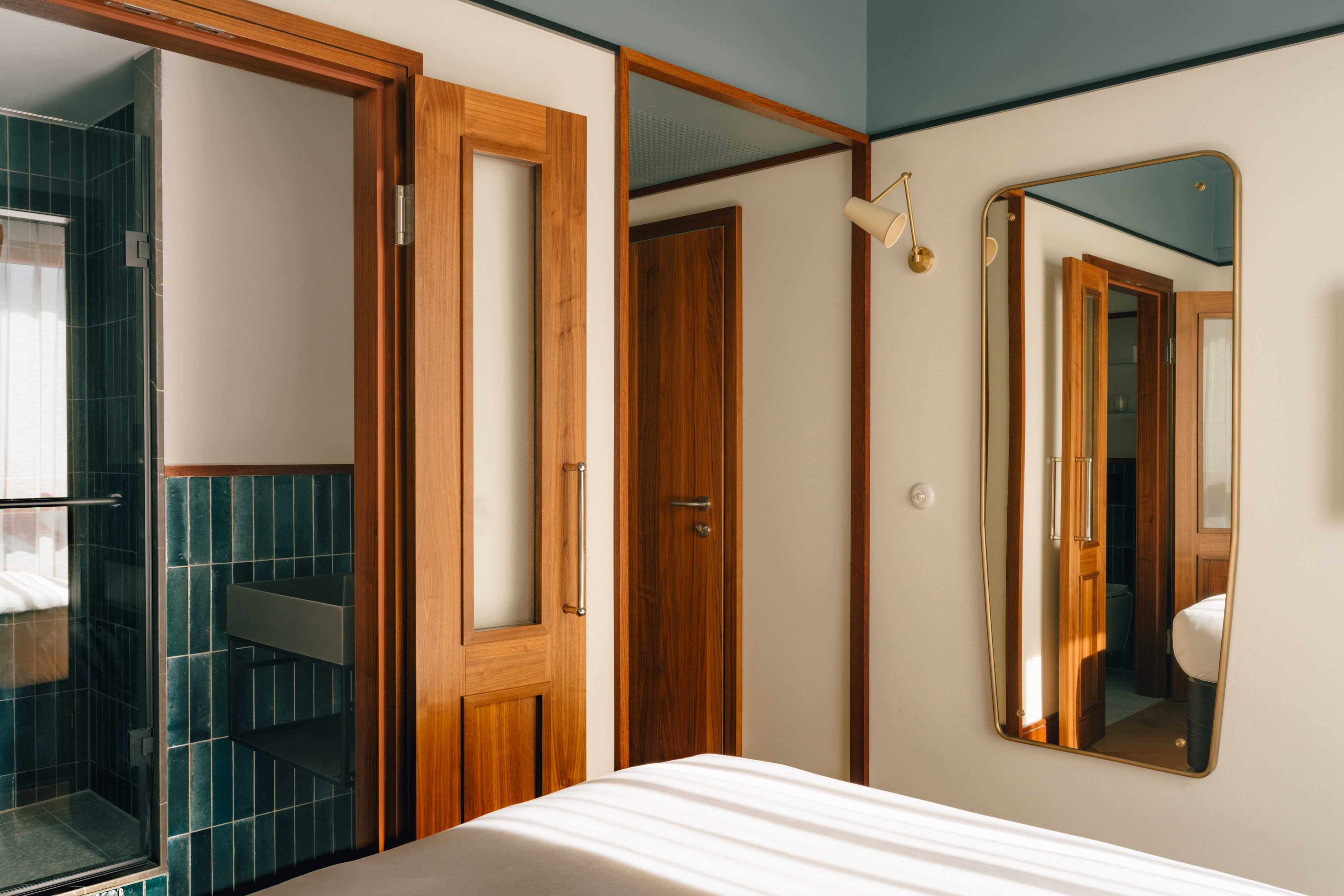 Double Queen Size Bed